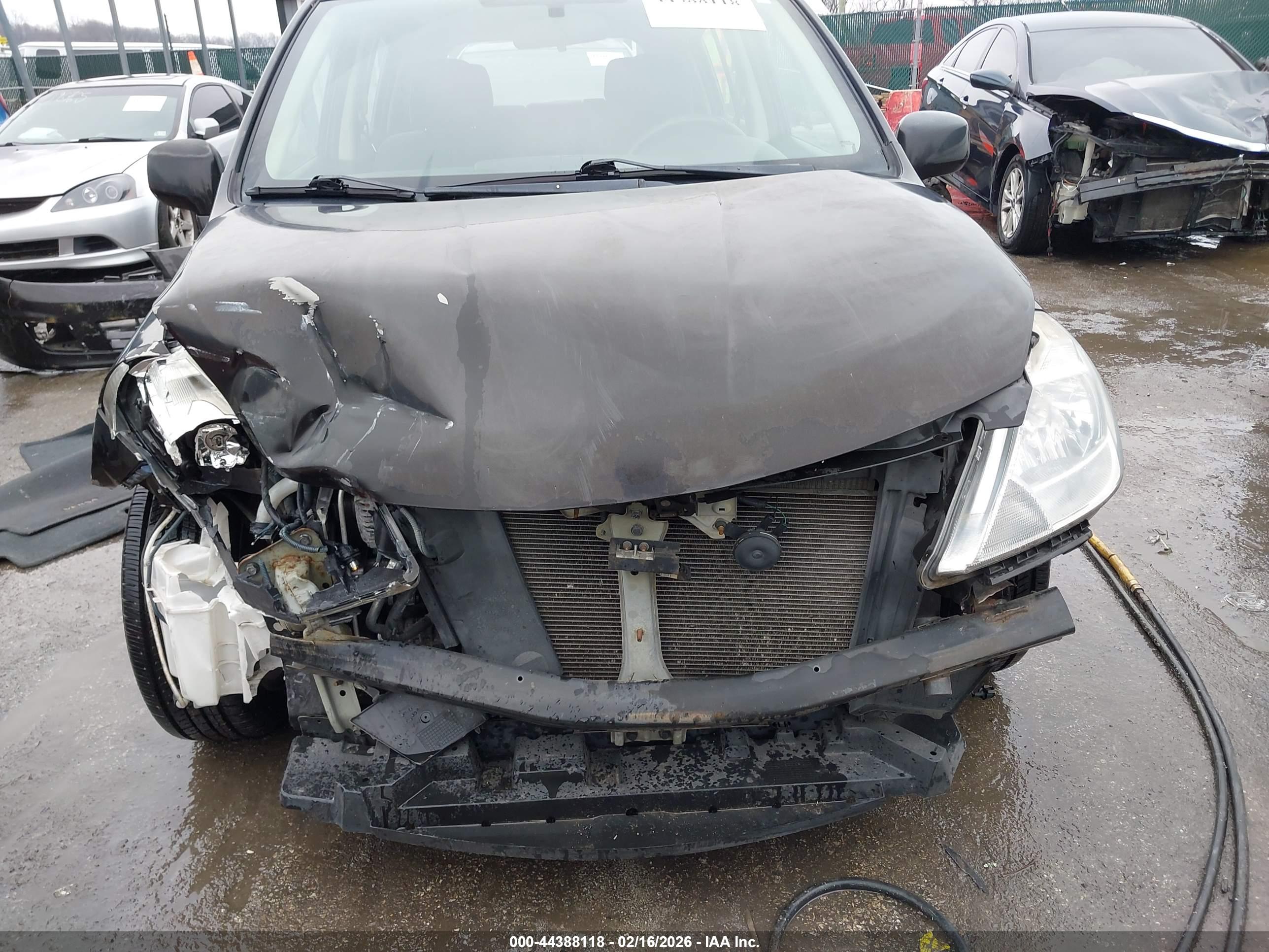 NISSAN VERSA image 6