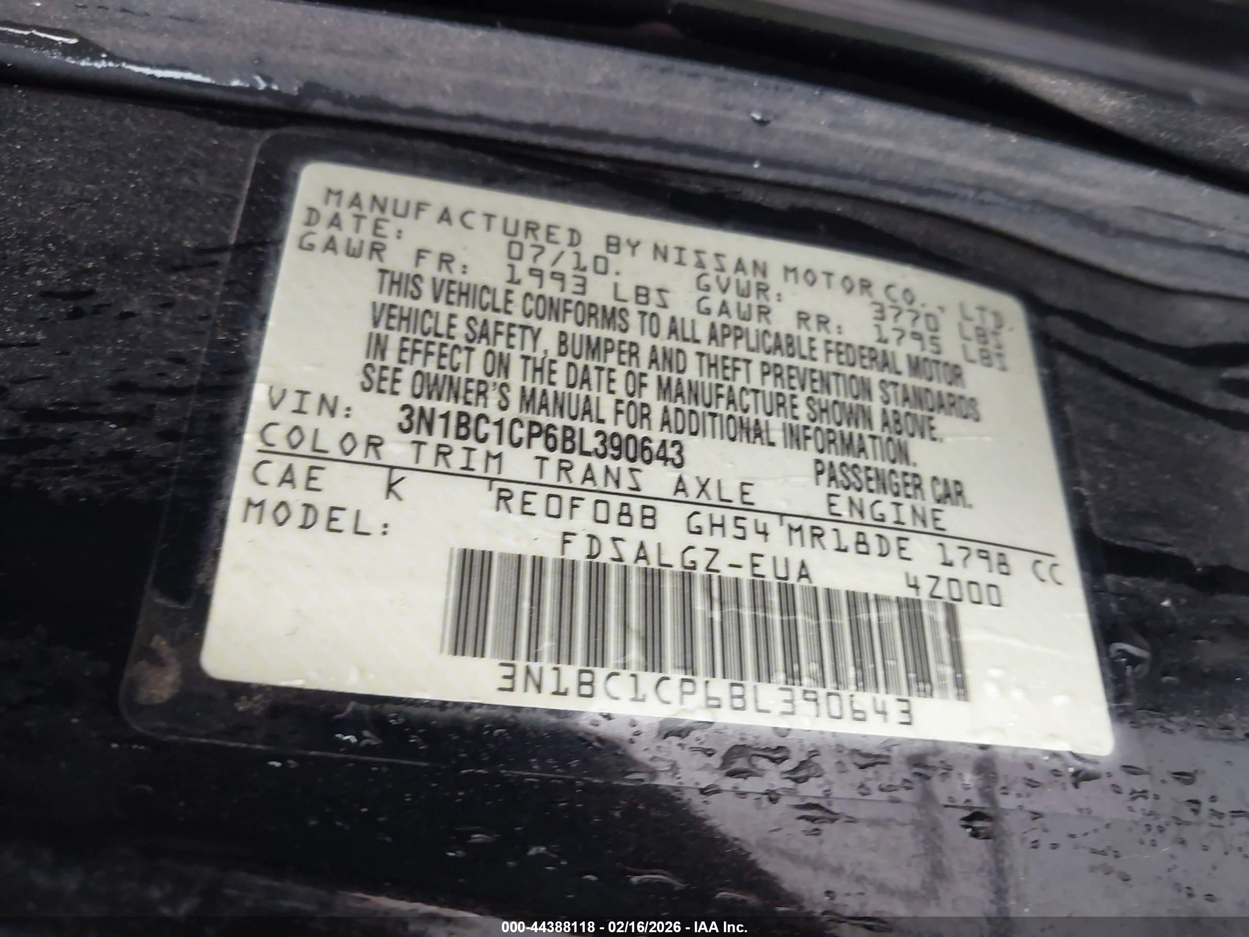 NISSAN VERSA image 9