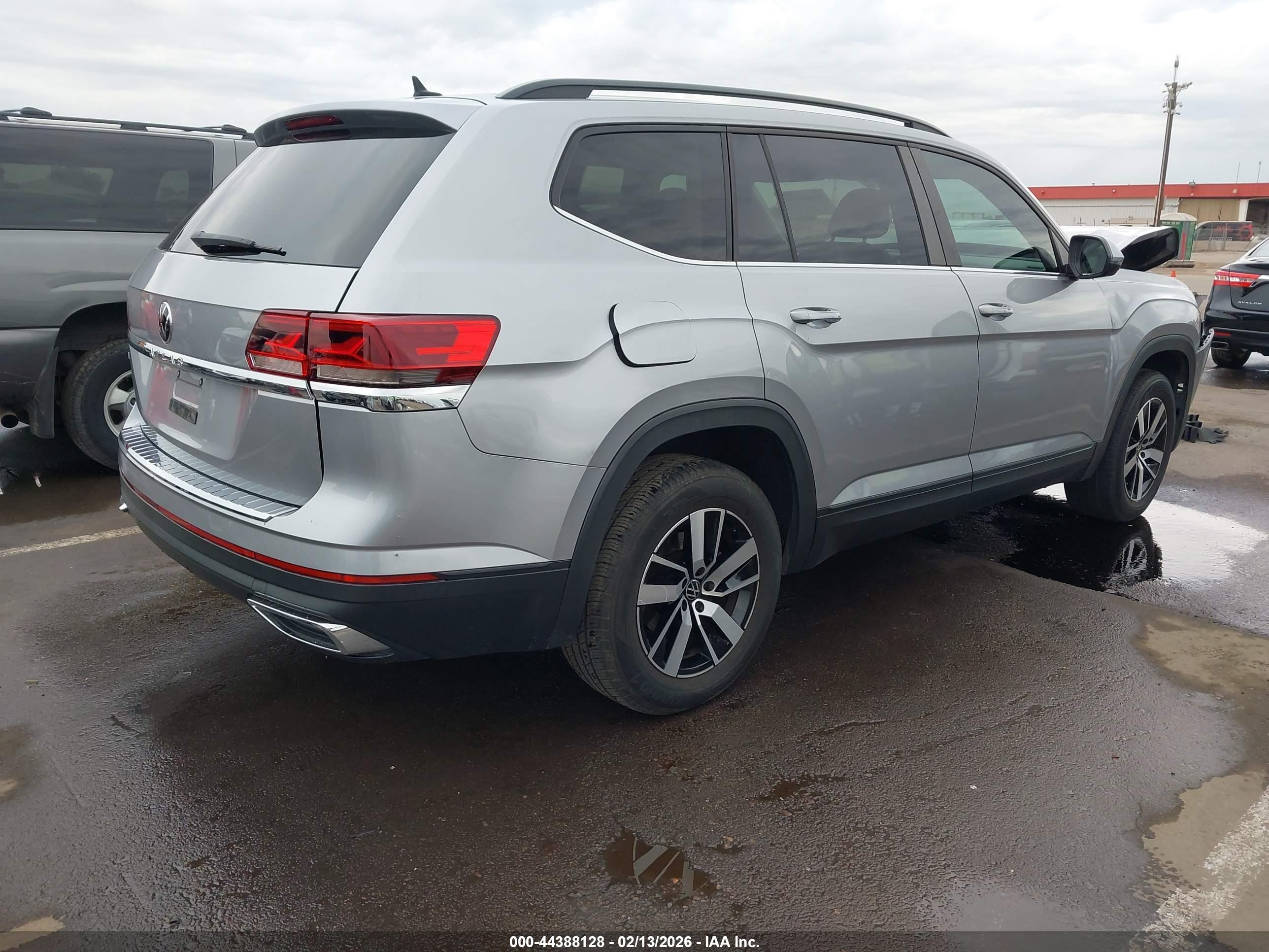 VOLKSWAGEN ATLAS image 4