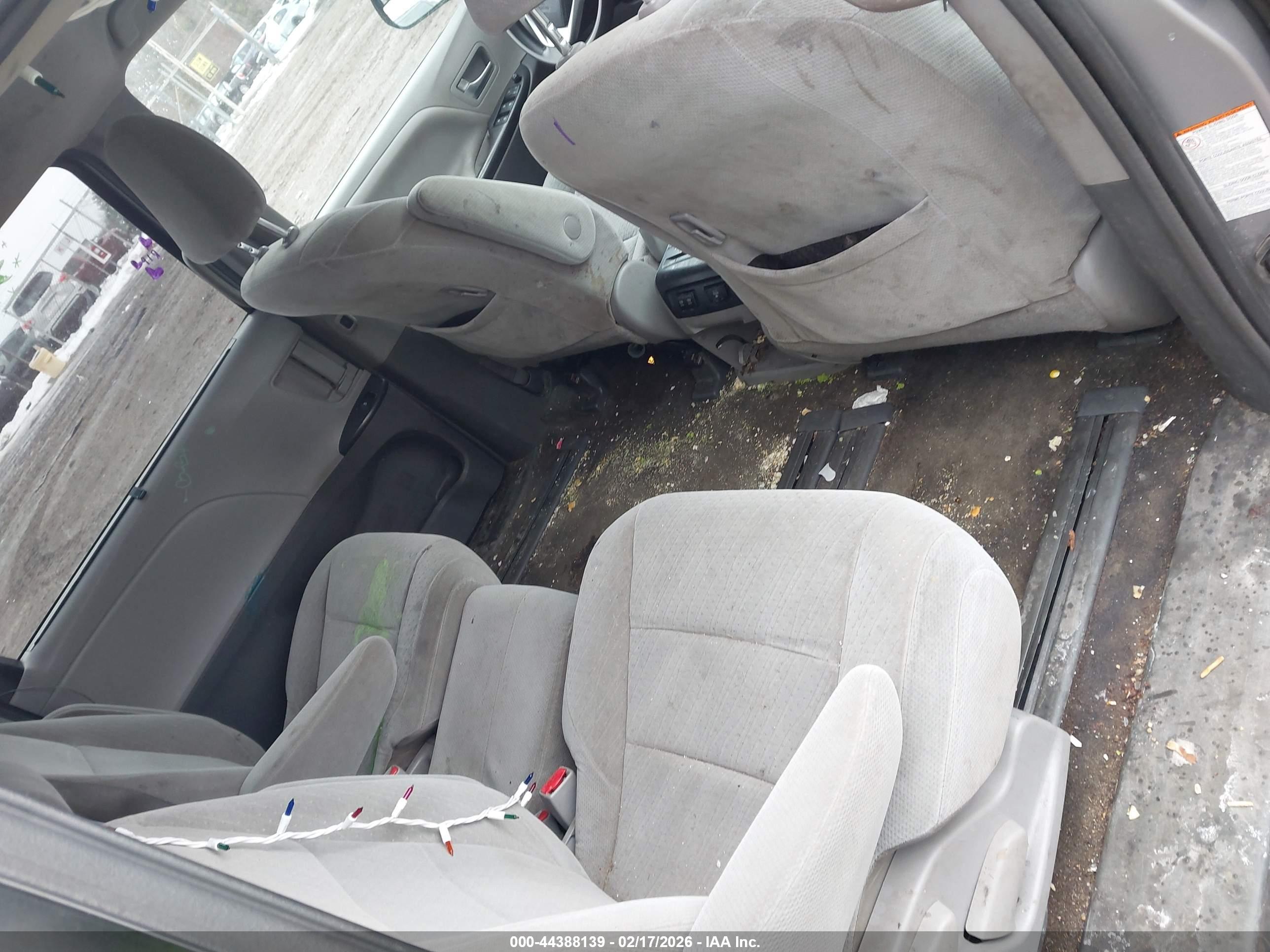 TOYOTA SIENNA image 8
