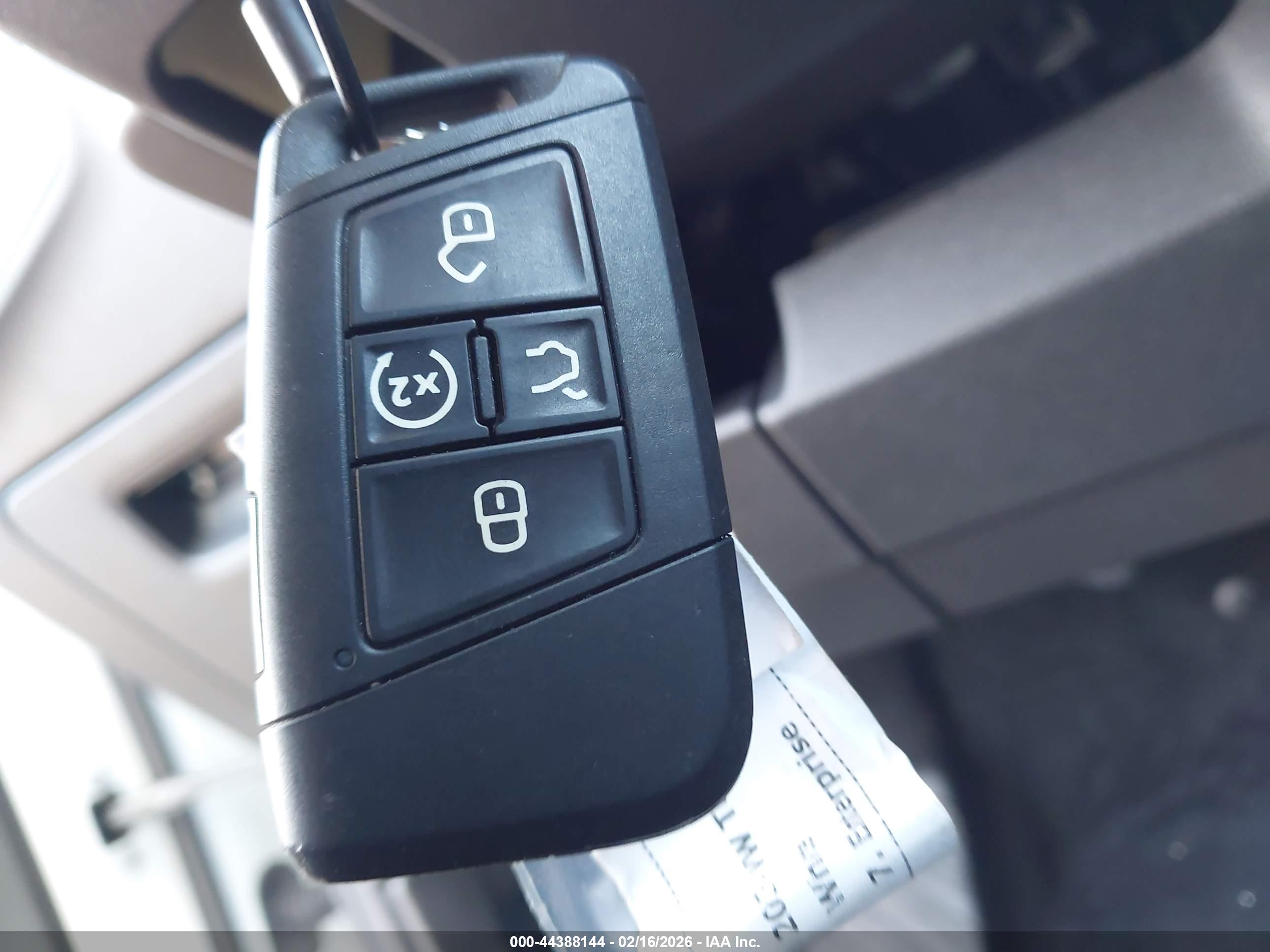 VOLKSWAGEN TIGUAN image 11