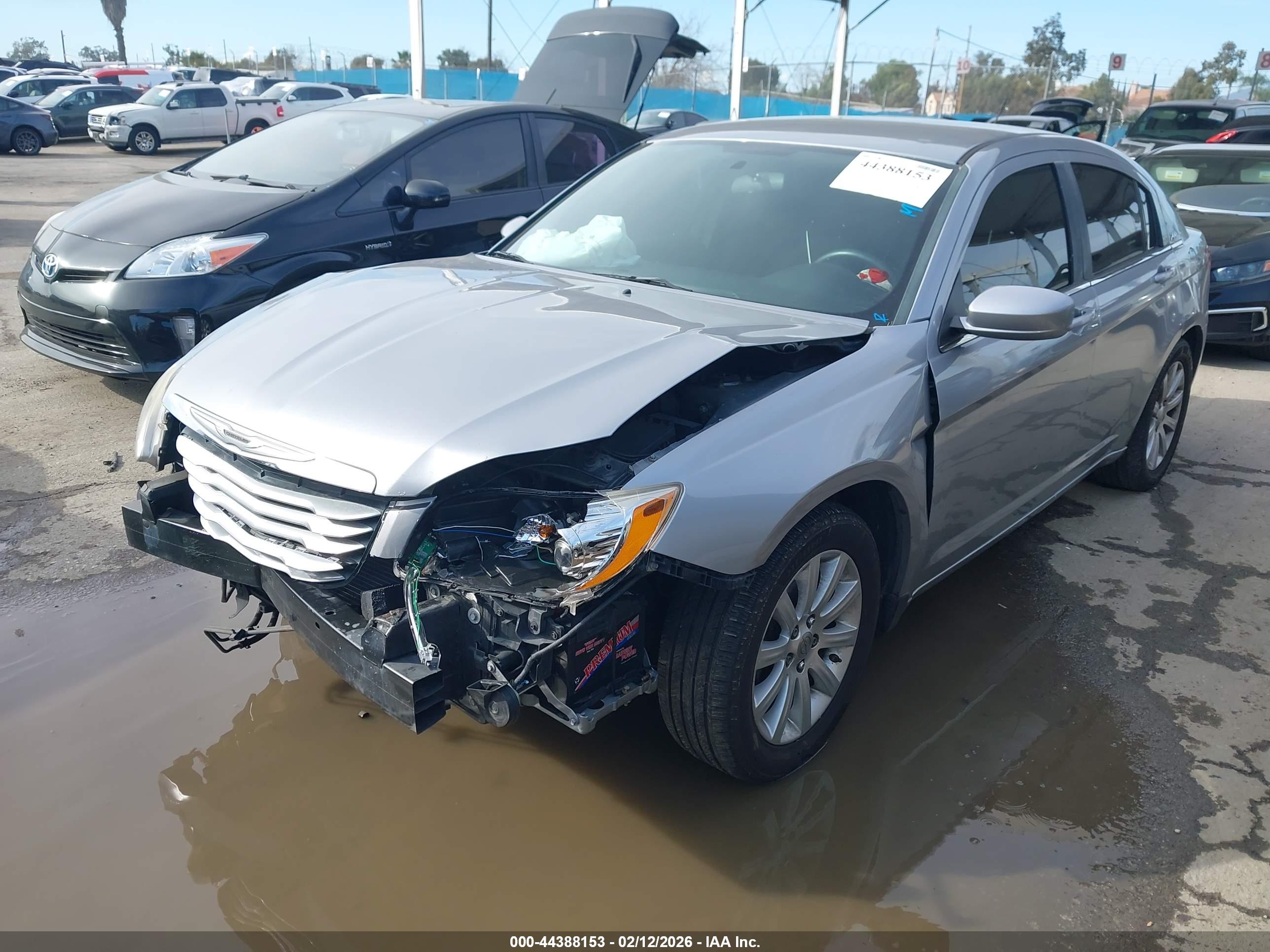 CHRYSLER 200 image 2