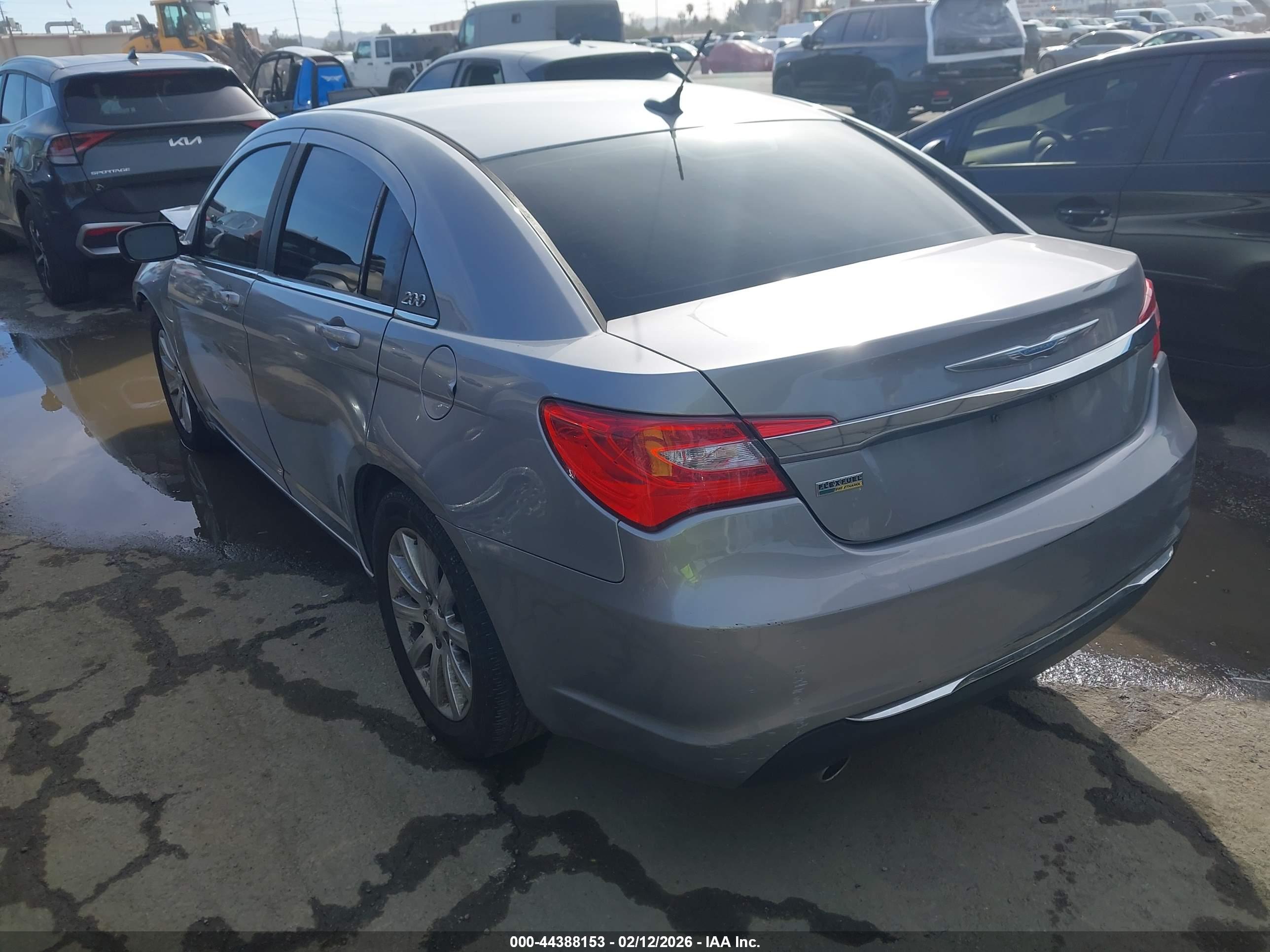 CHRYSLER 200 image 3