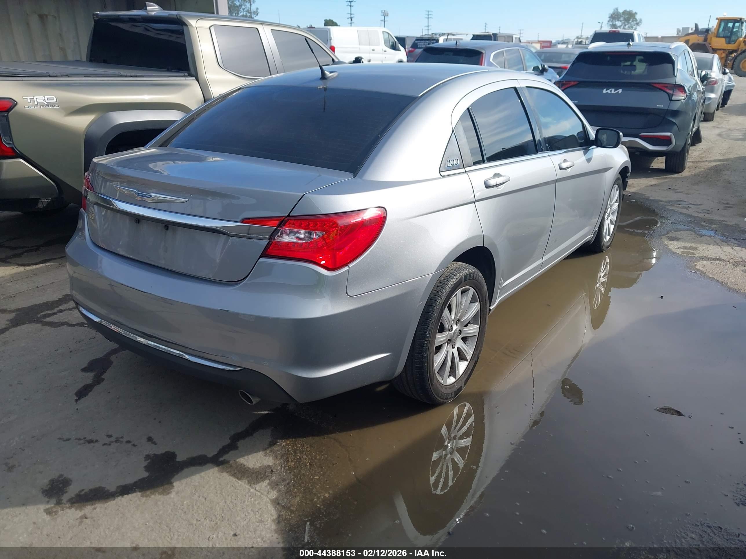 CHRYSLER 200 image 4