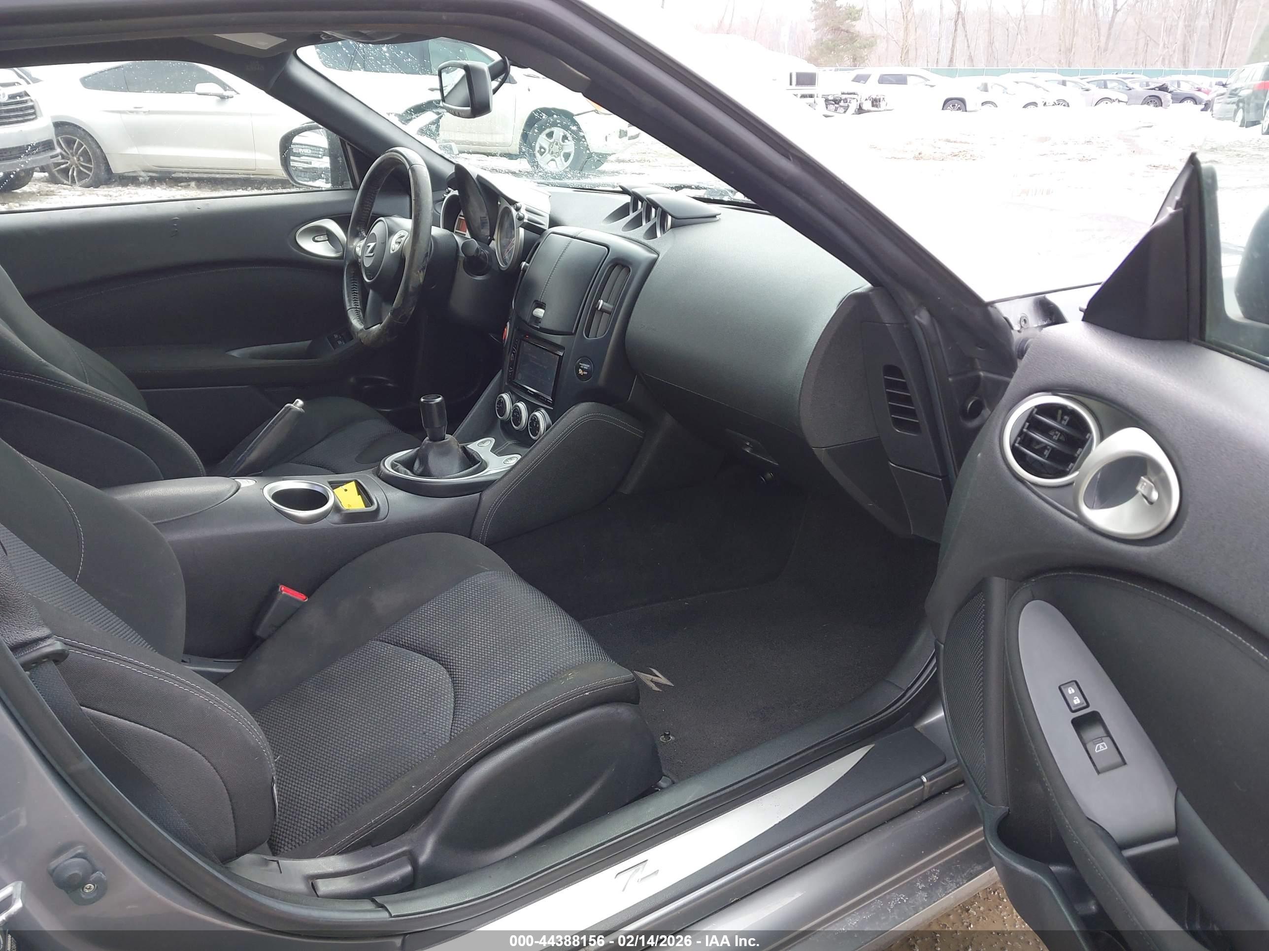 NISSAN 370Z image 5
