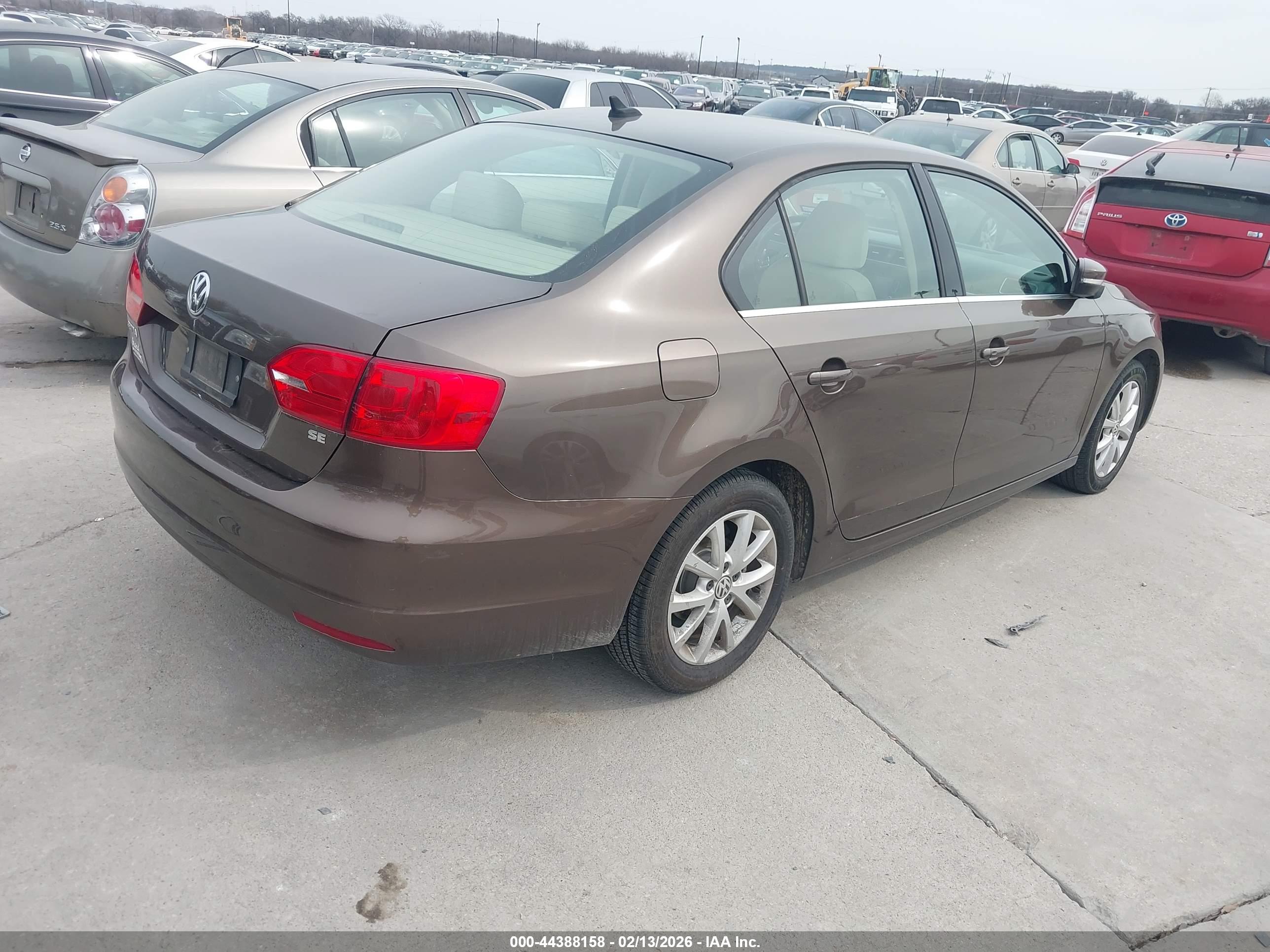 VOLKSWAGEN JETTA image 4