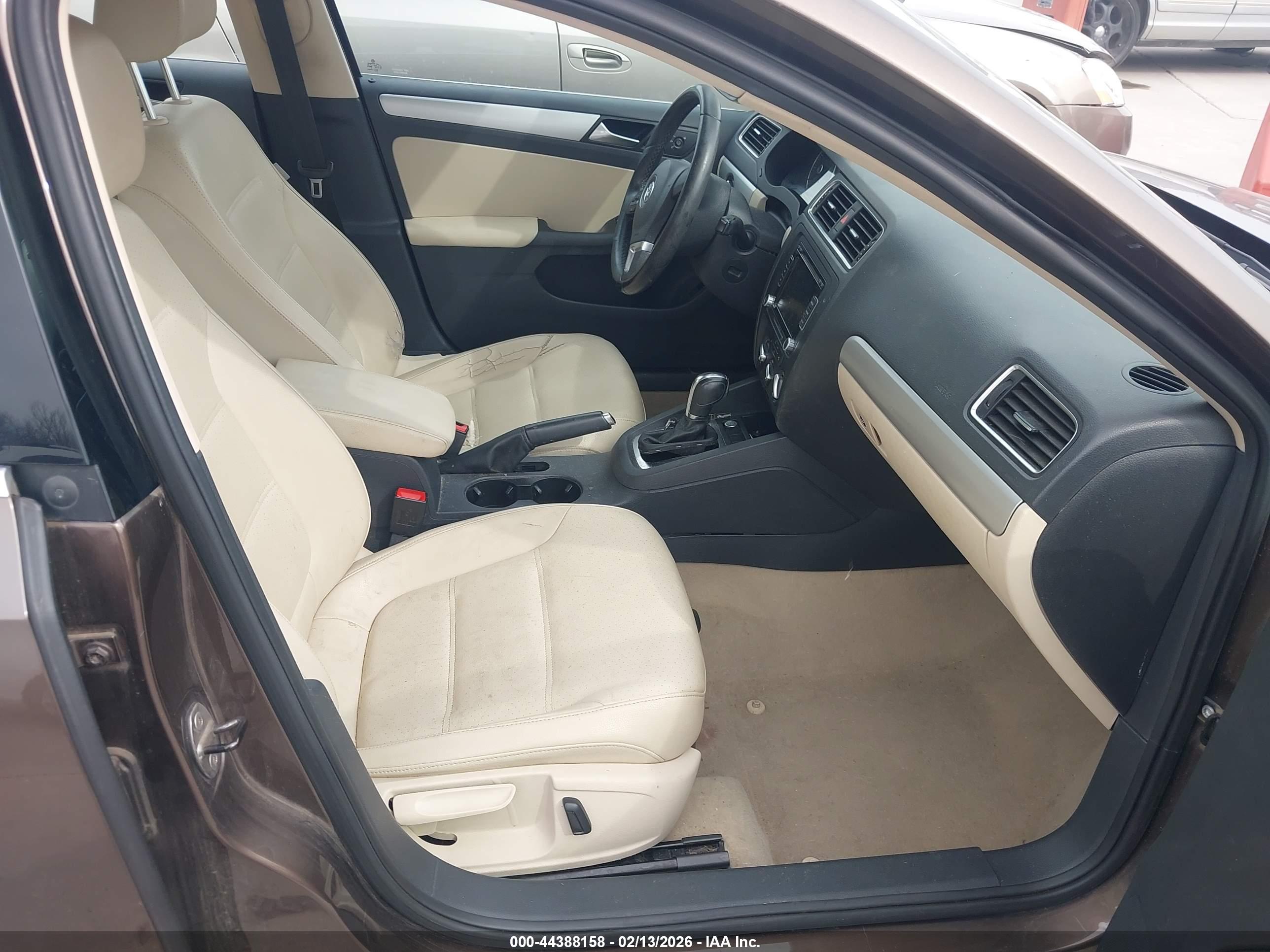 VOLKSWAGEN JETTA image 5