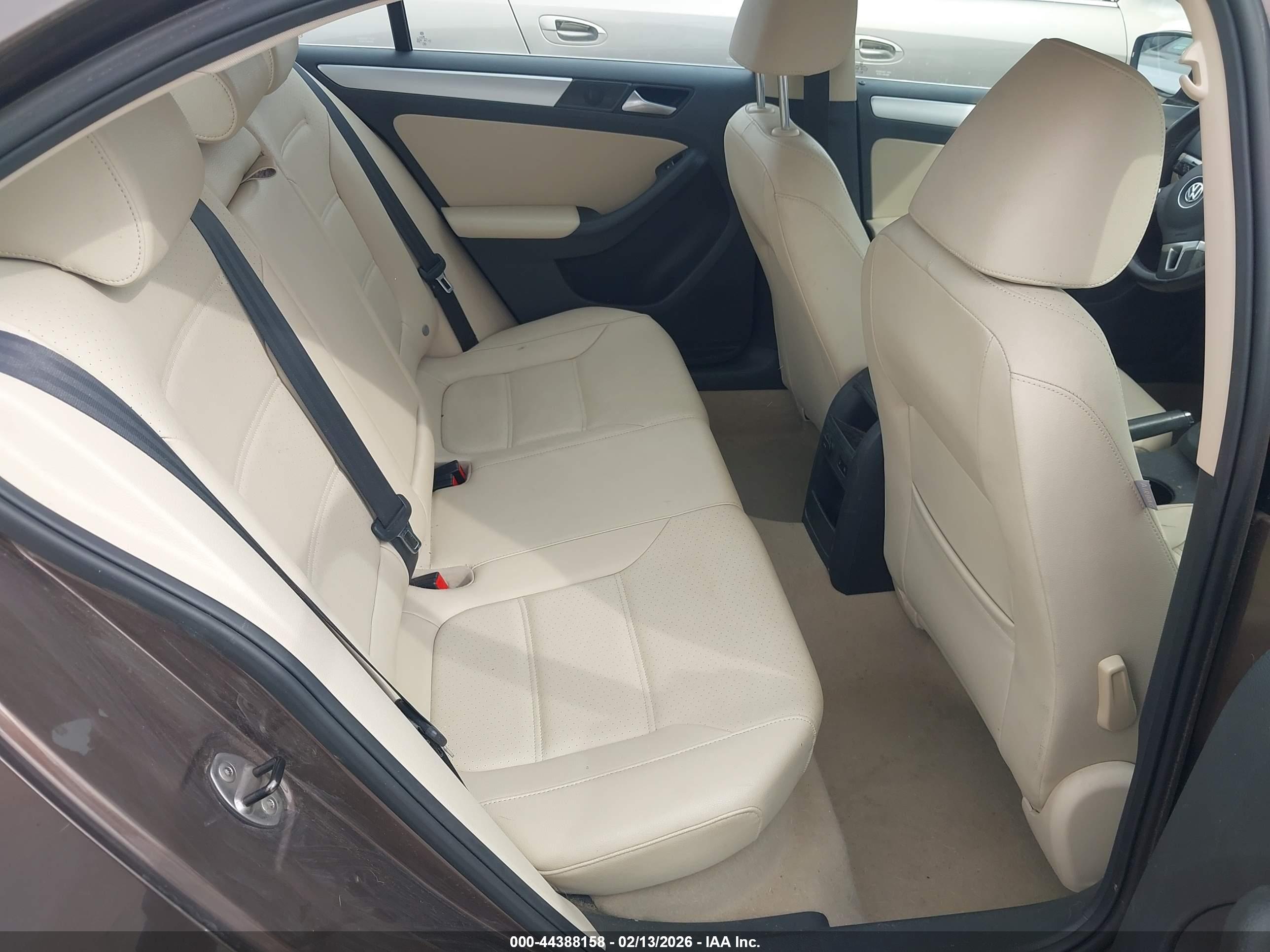 VOLKSWAGEN JETTA image 8