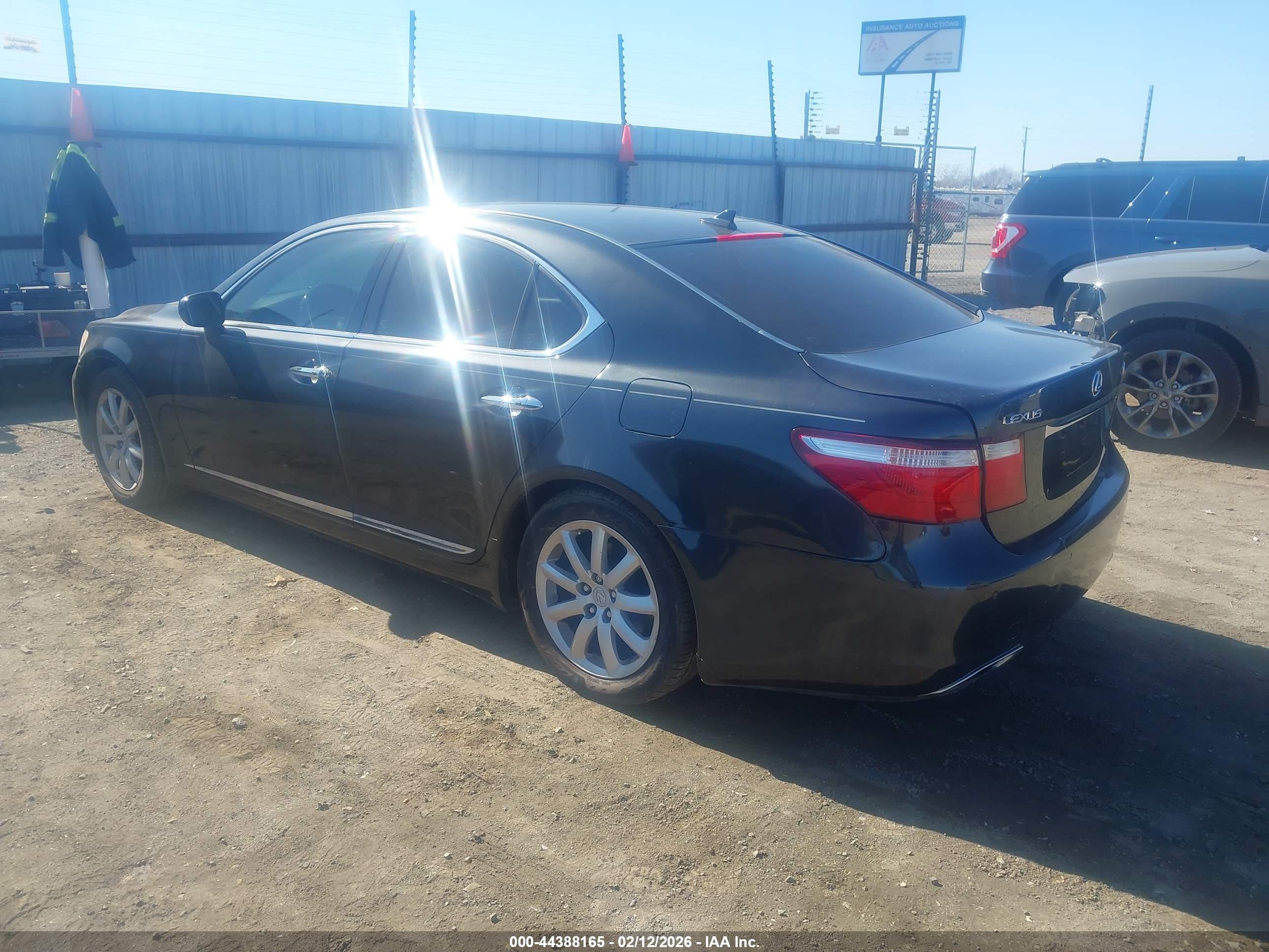 LEXUS LS image 3
