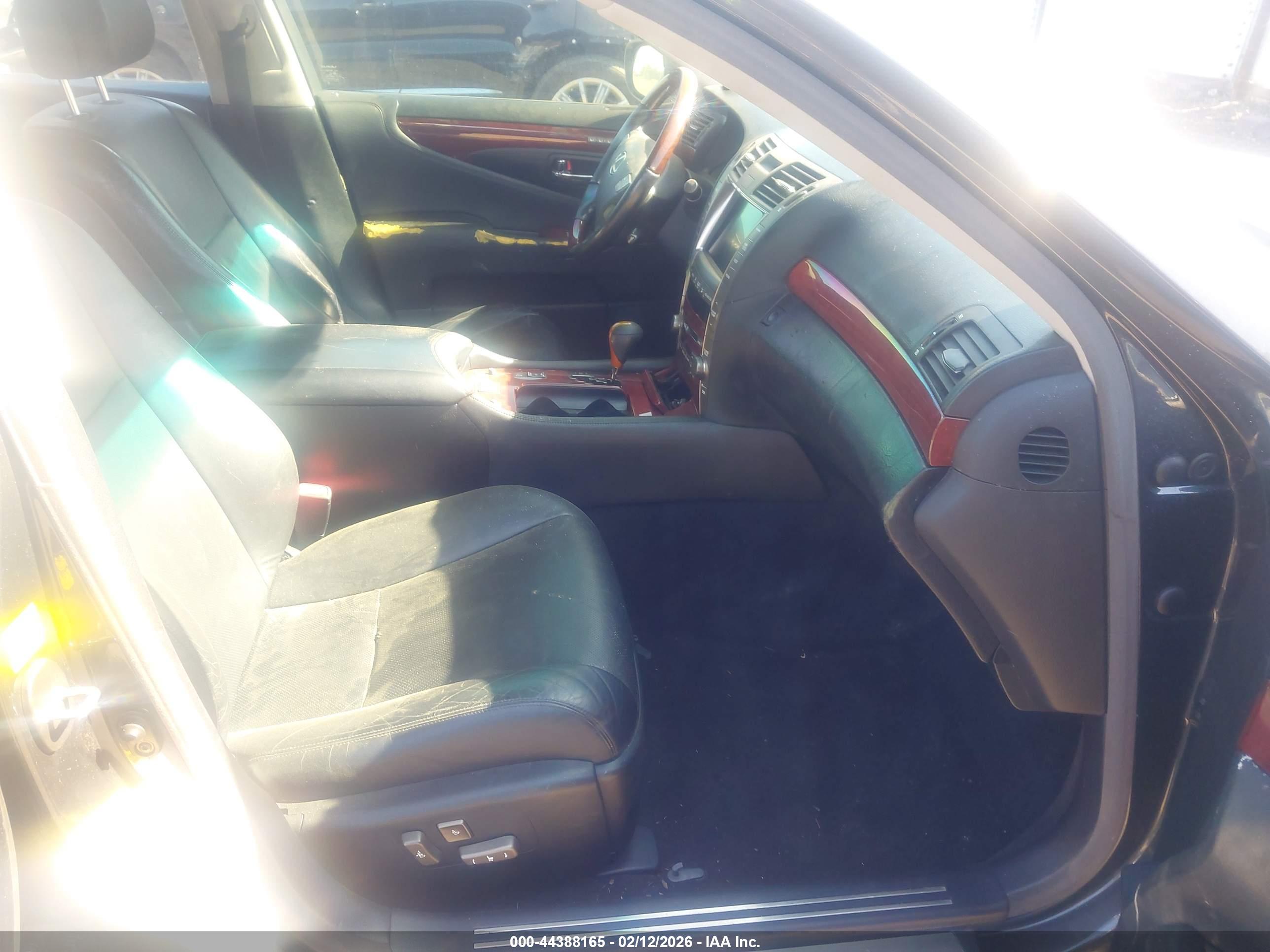 LEXUS LS image 5