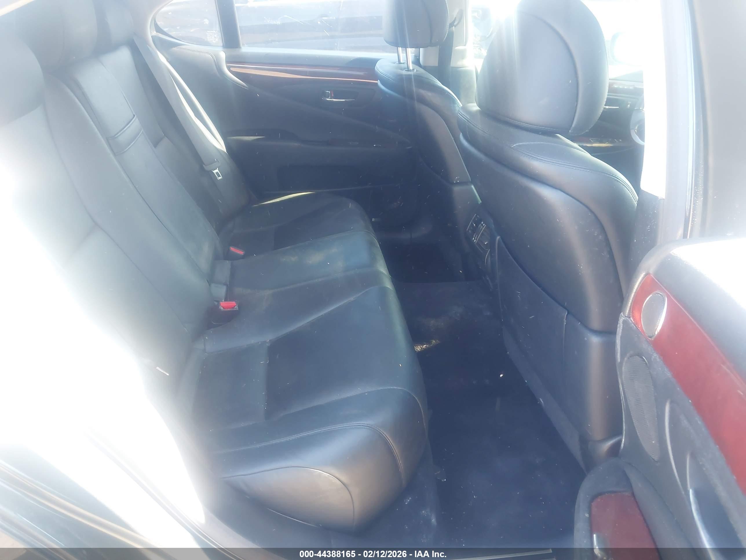 LEXUS LS image 8