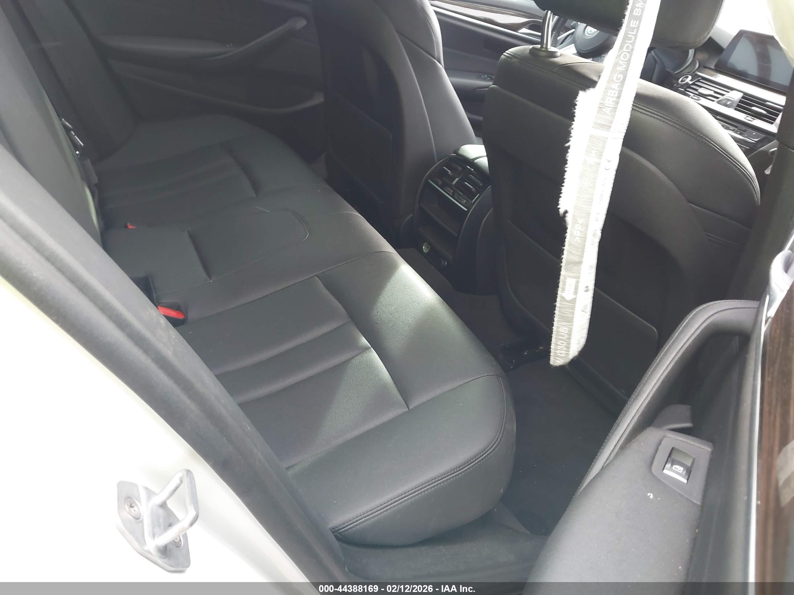 BMW 530E image 8