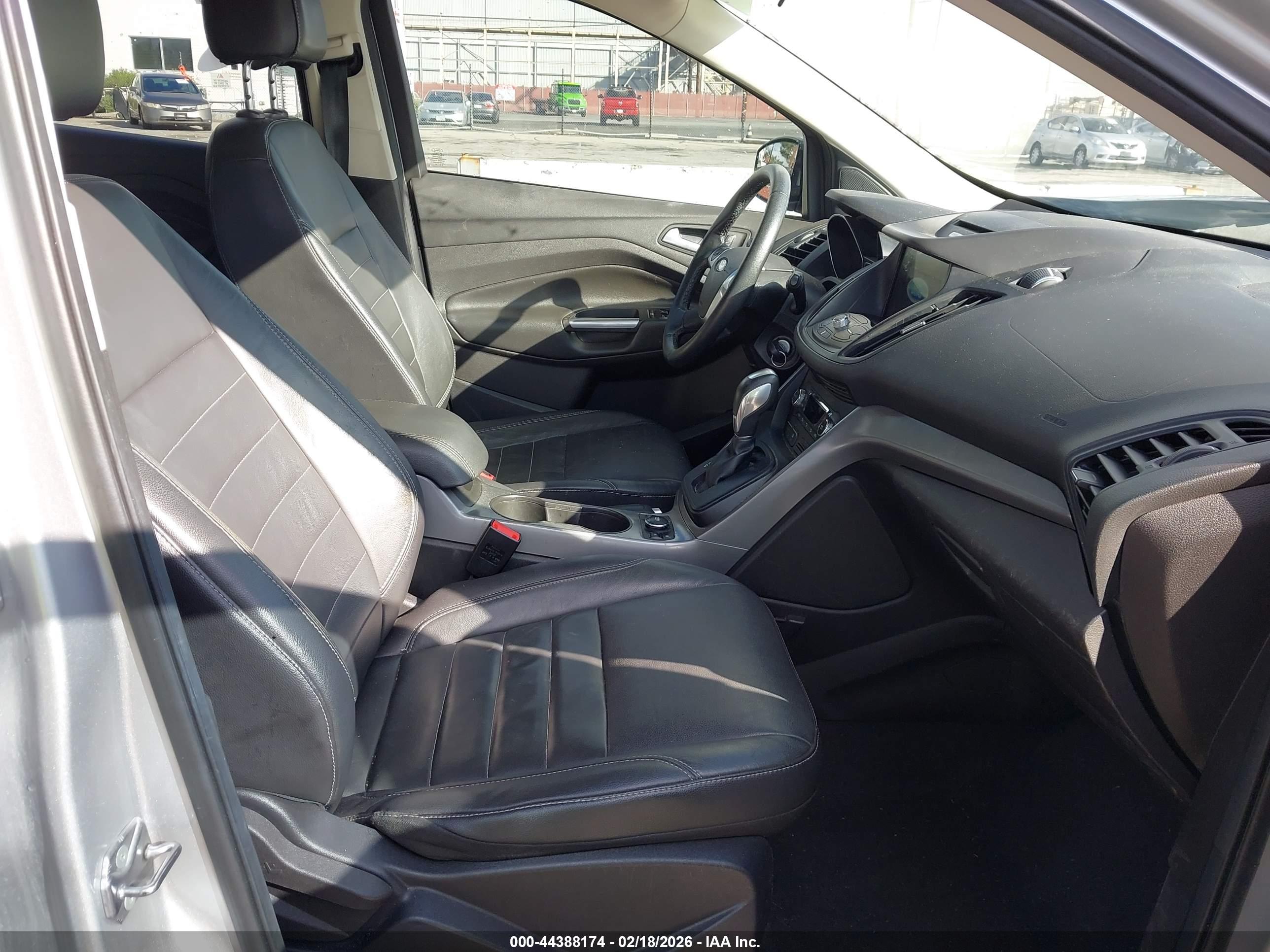 FORD ESCAPE image 5