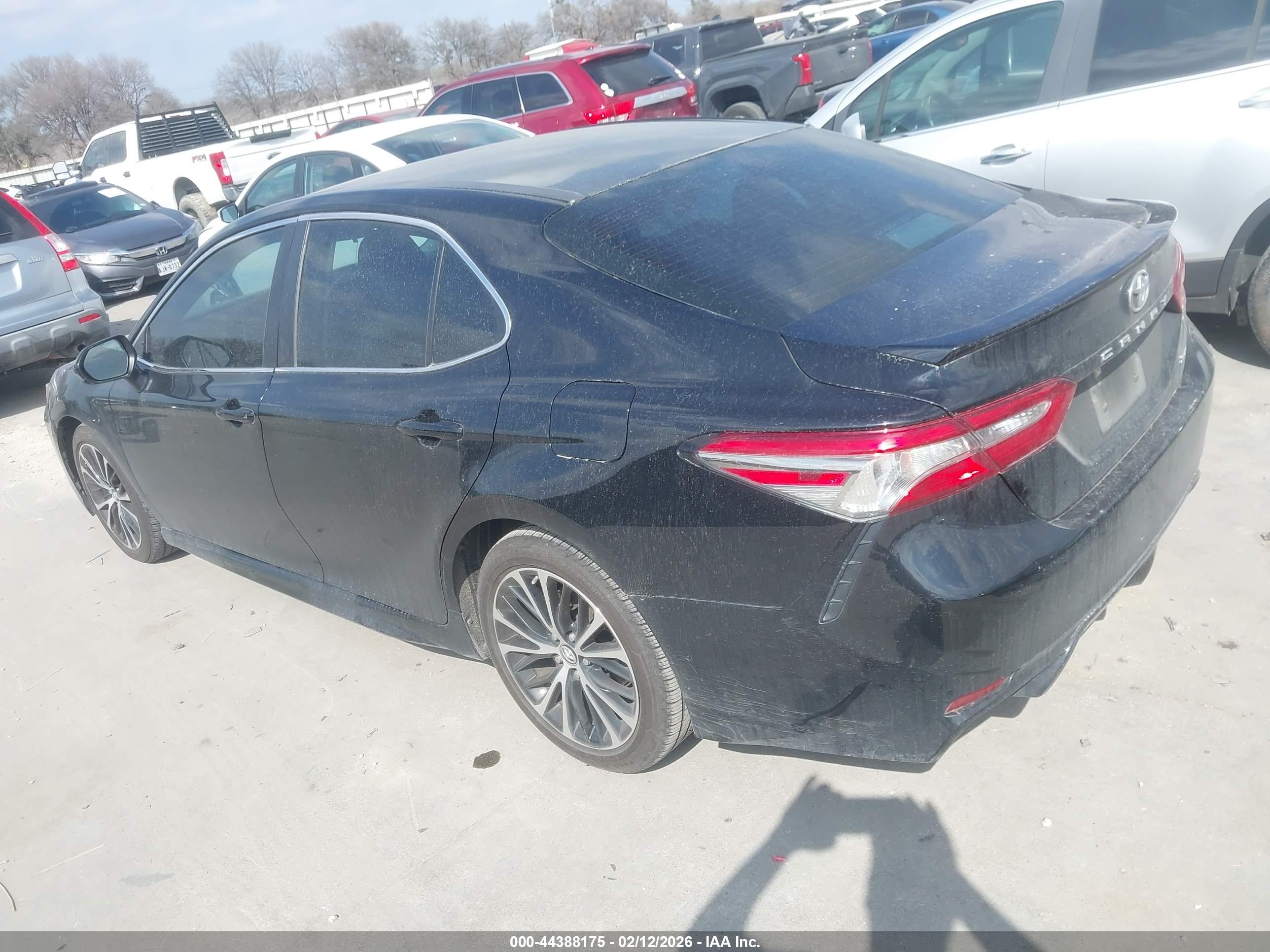 TOYOTA CAMRY image 3