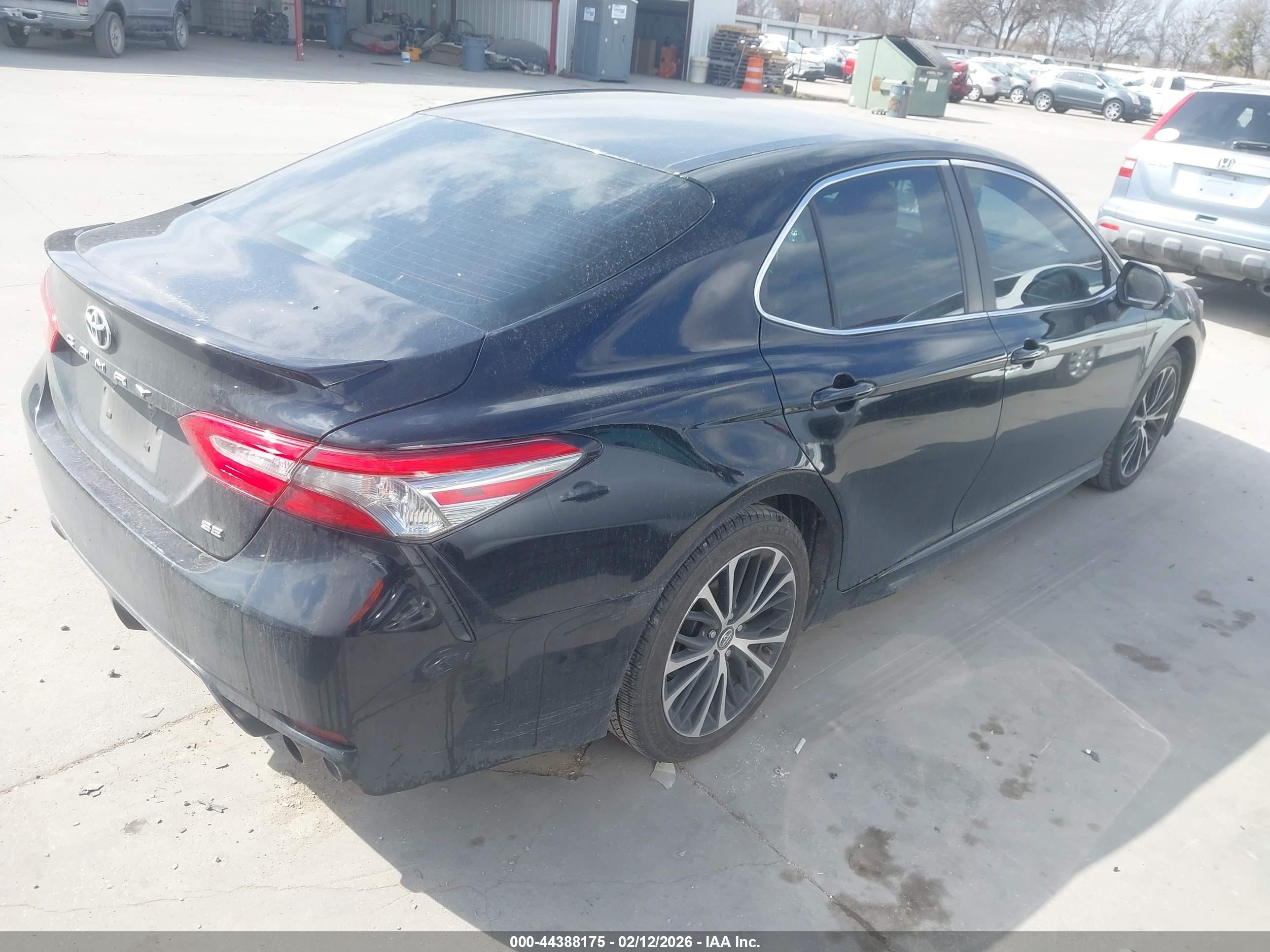 TOYOTA CAMRY image 4