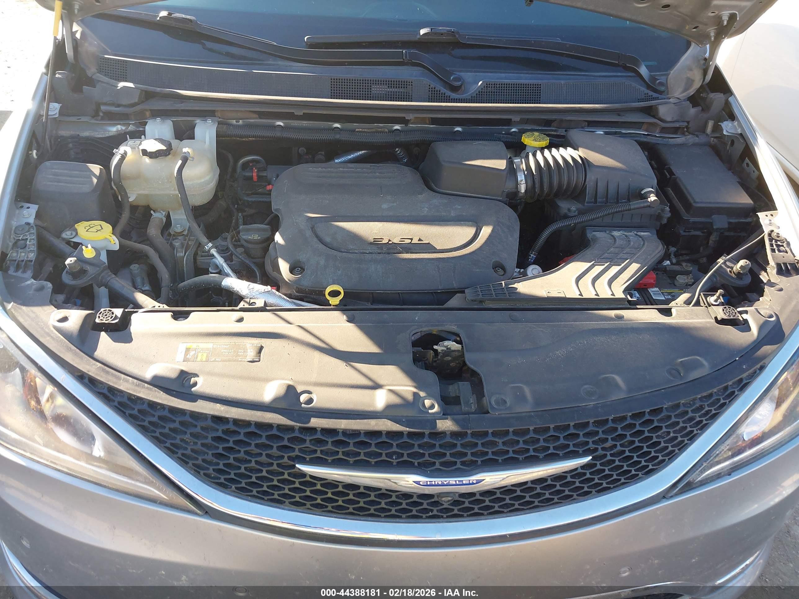 CHRYSLER PACIFICA image 10