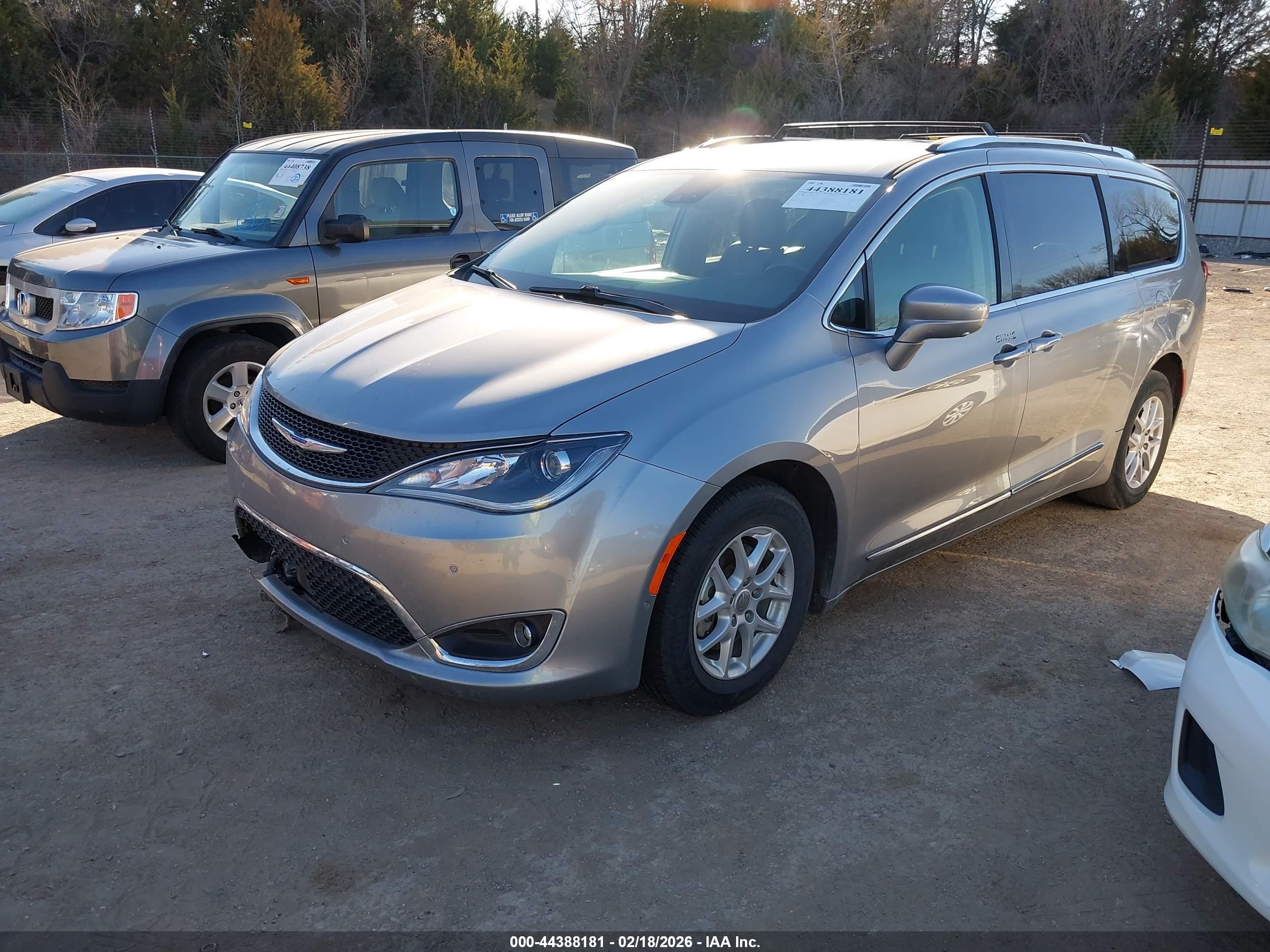 CHRYSLER PACIFICA image 2