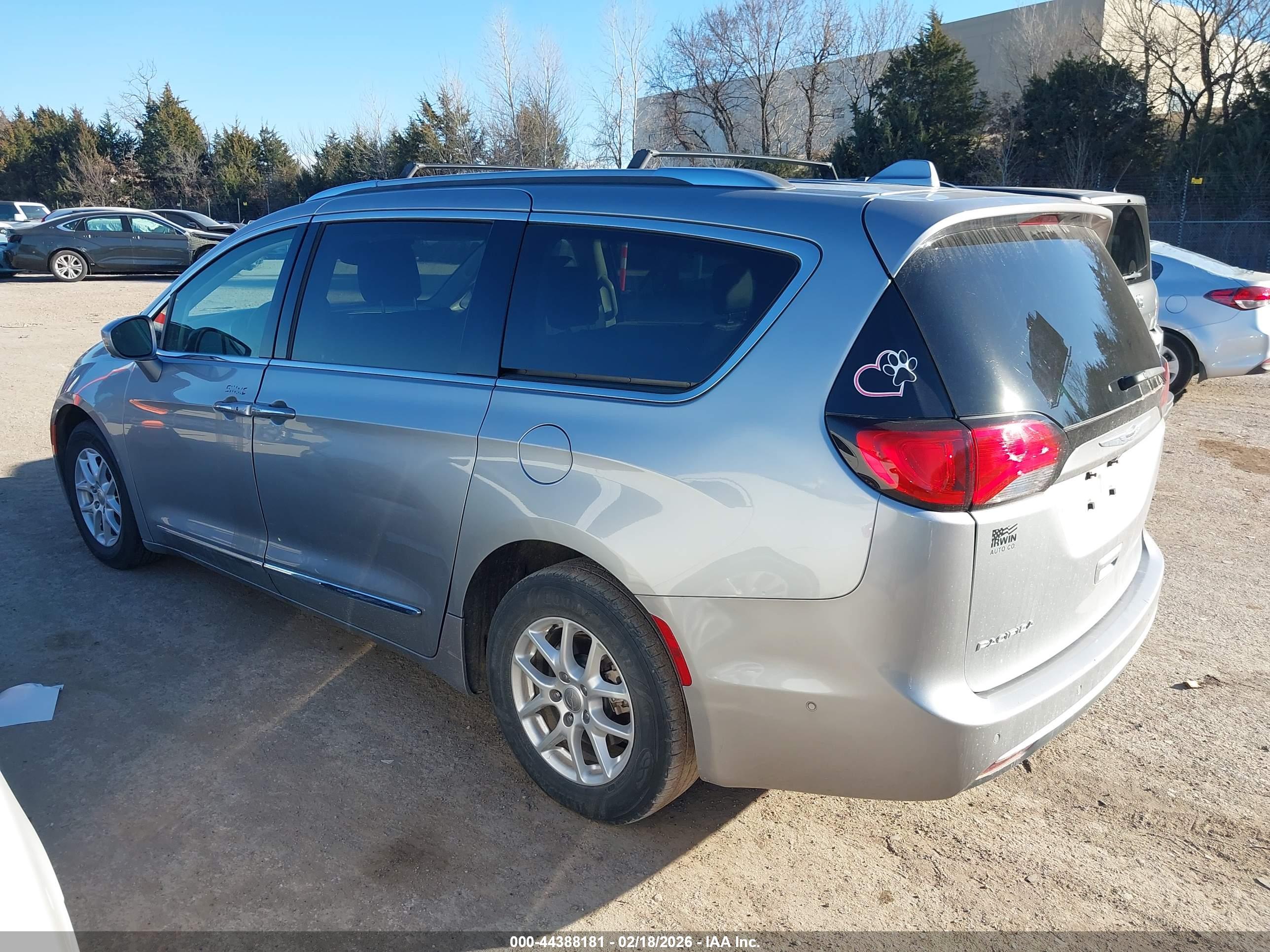 CHRYSLER PACIFICA image 3