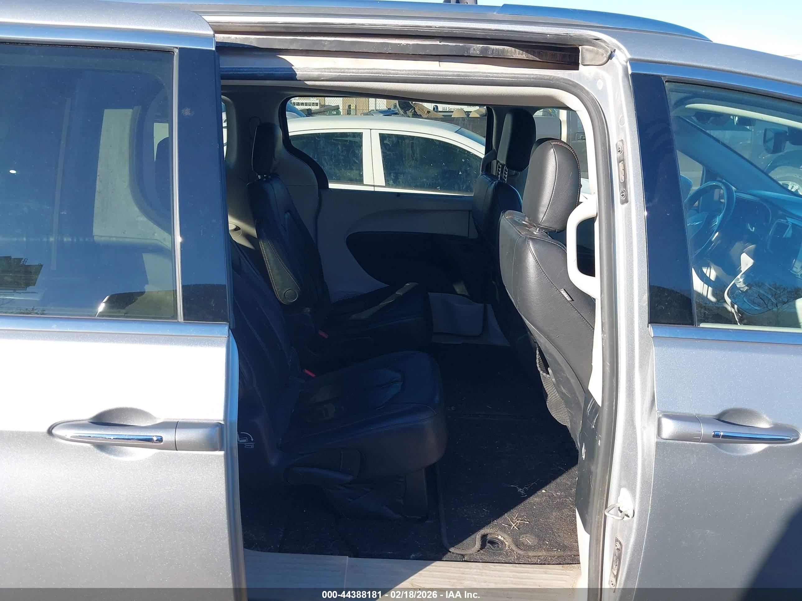 CHRYSLER PACIFICA image 8