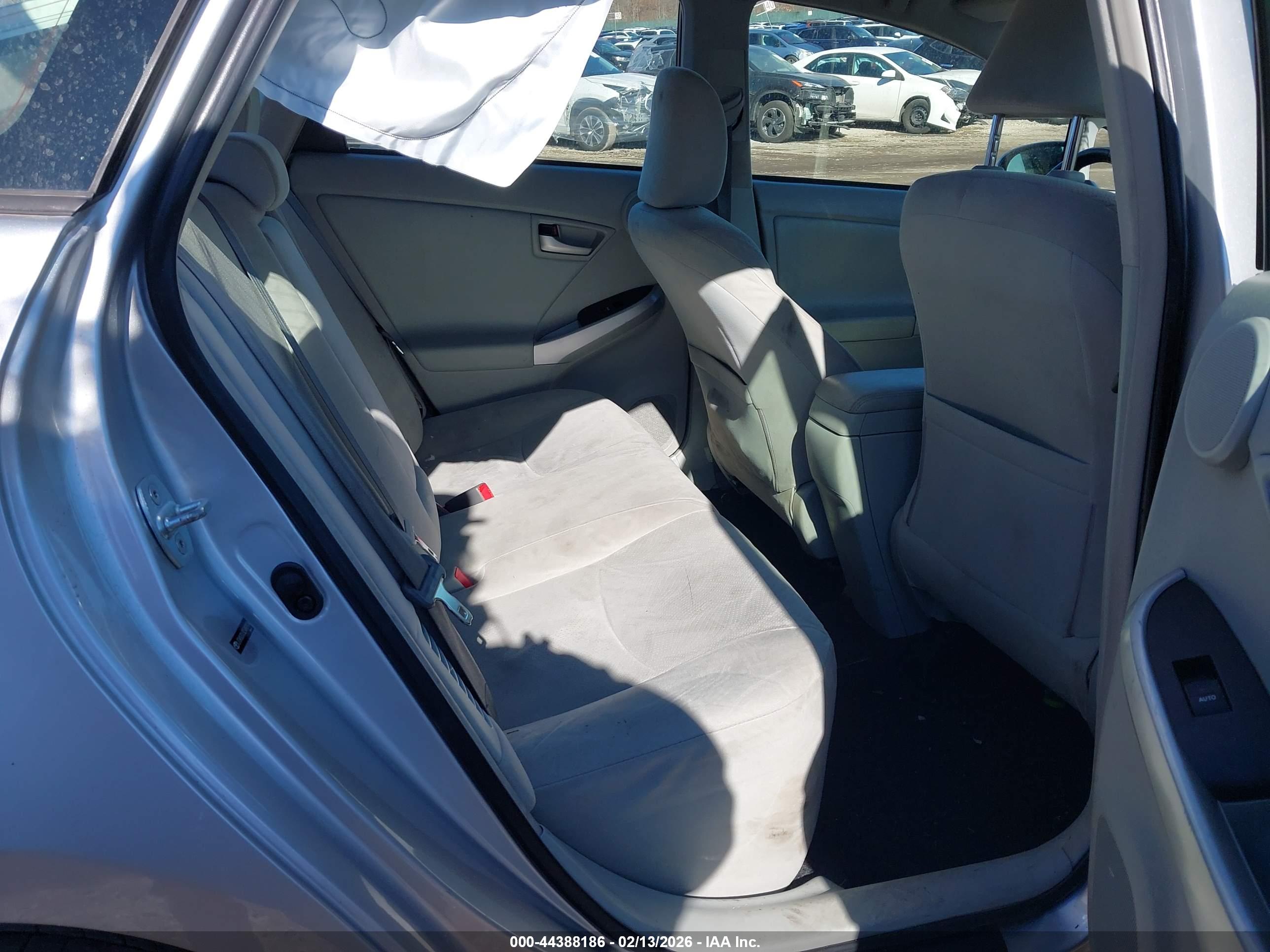 TOYOTA PRIUS image 8