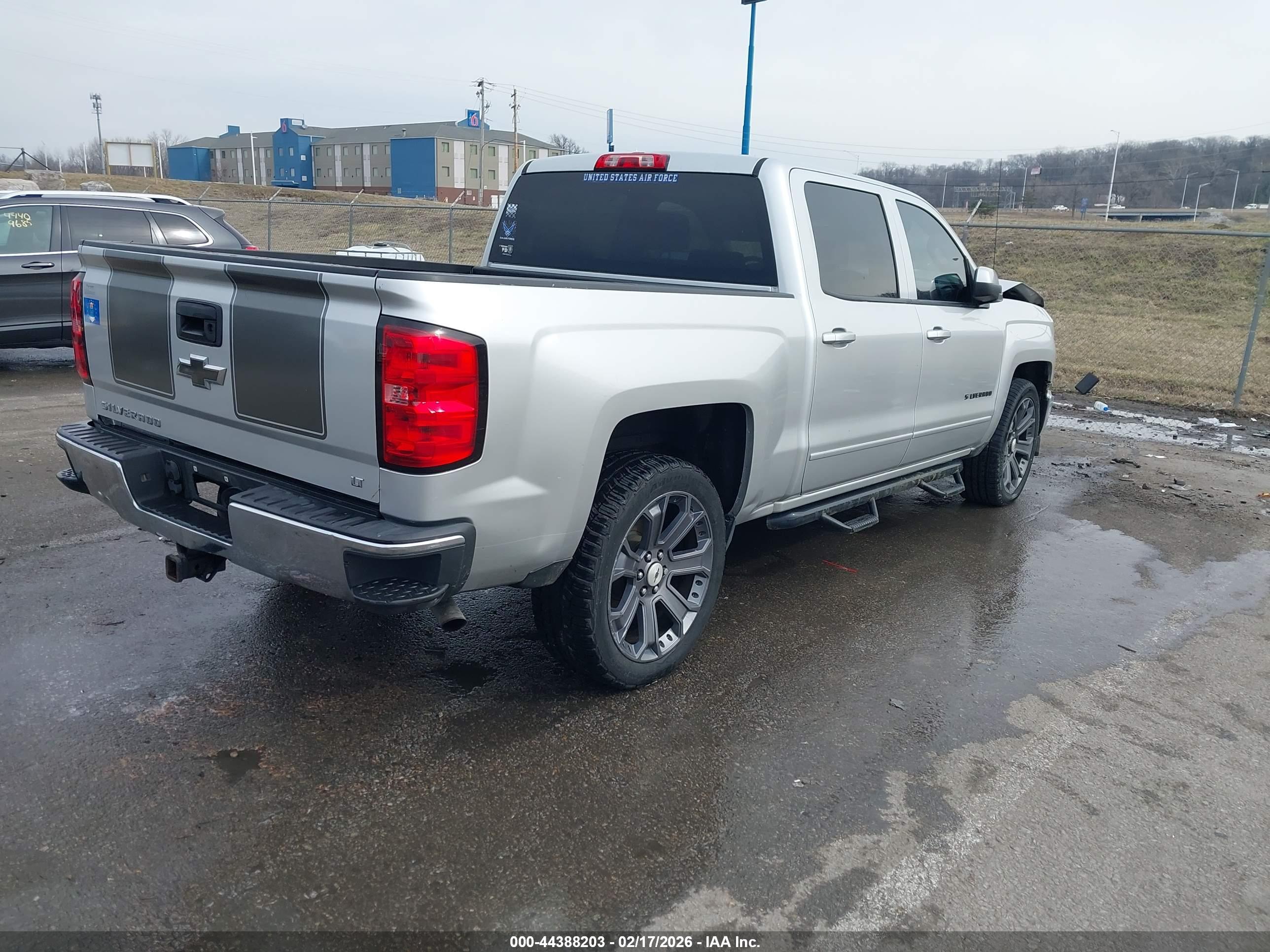 CHEVROLET SILVERADO image 4