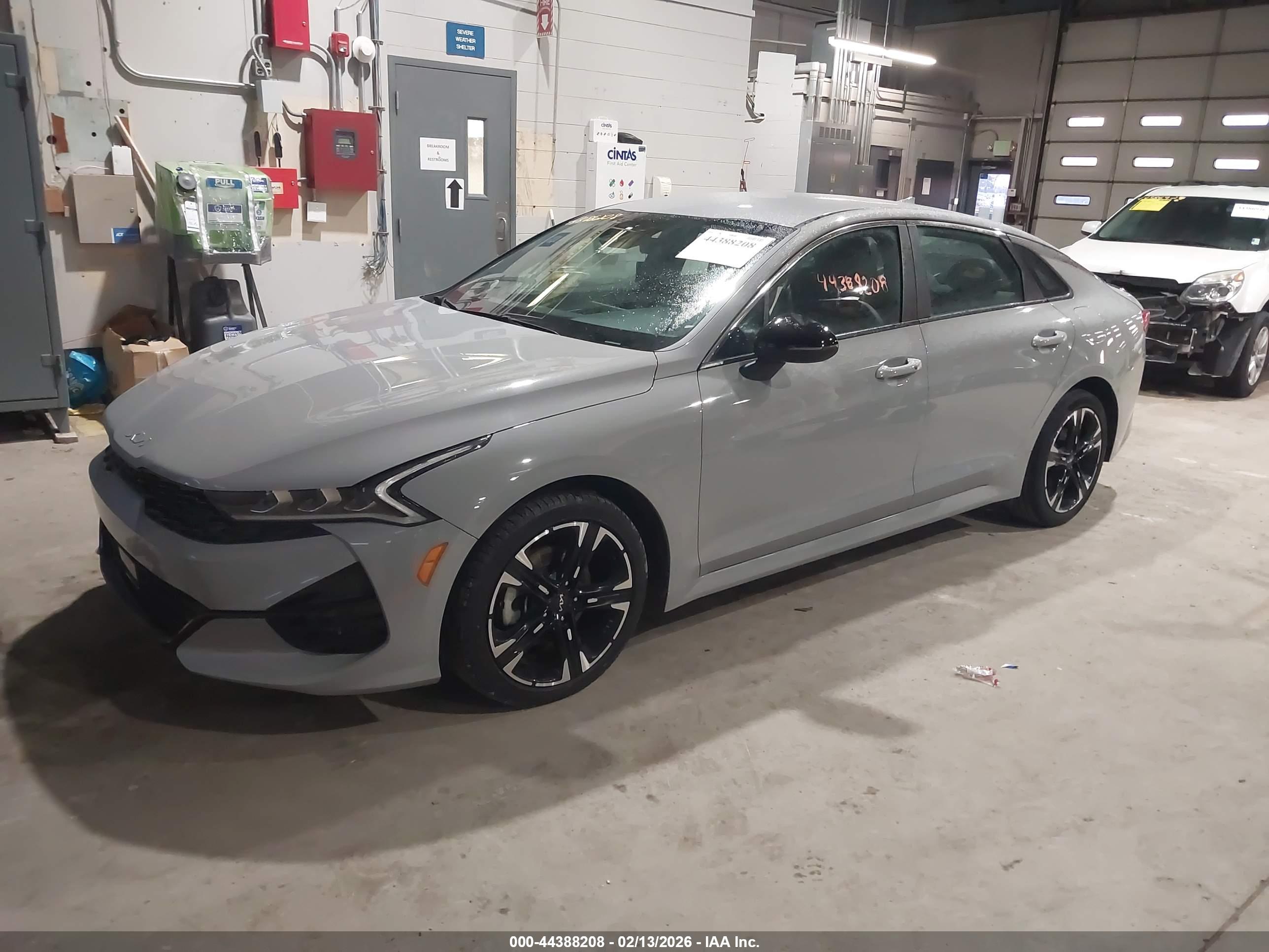 KIA K5 image 2