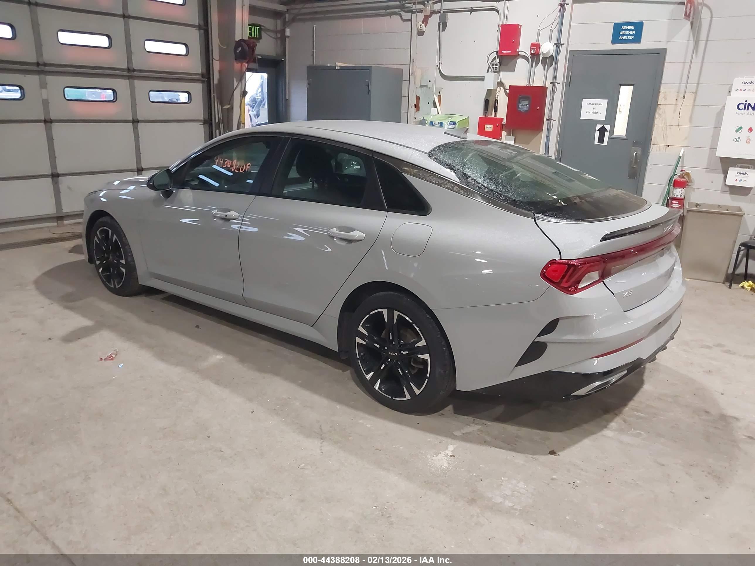 KIA K5 image 3