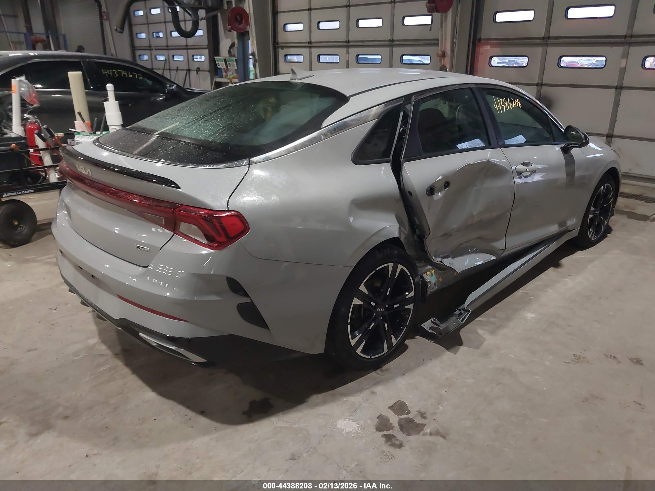 KIA K5 image 4