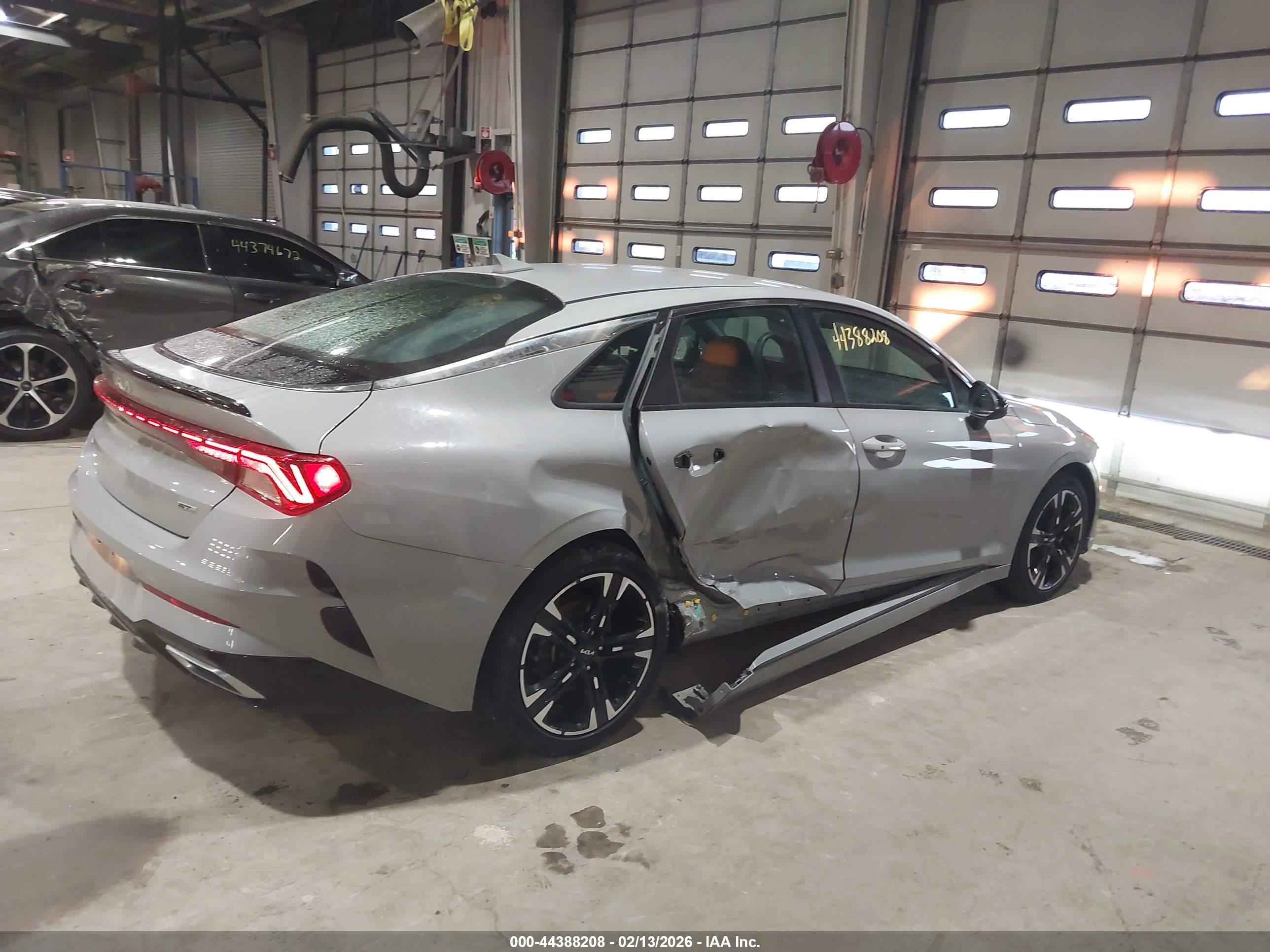 KIA K5 image 6