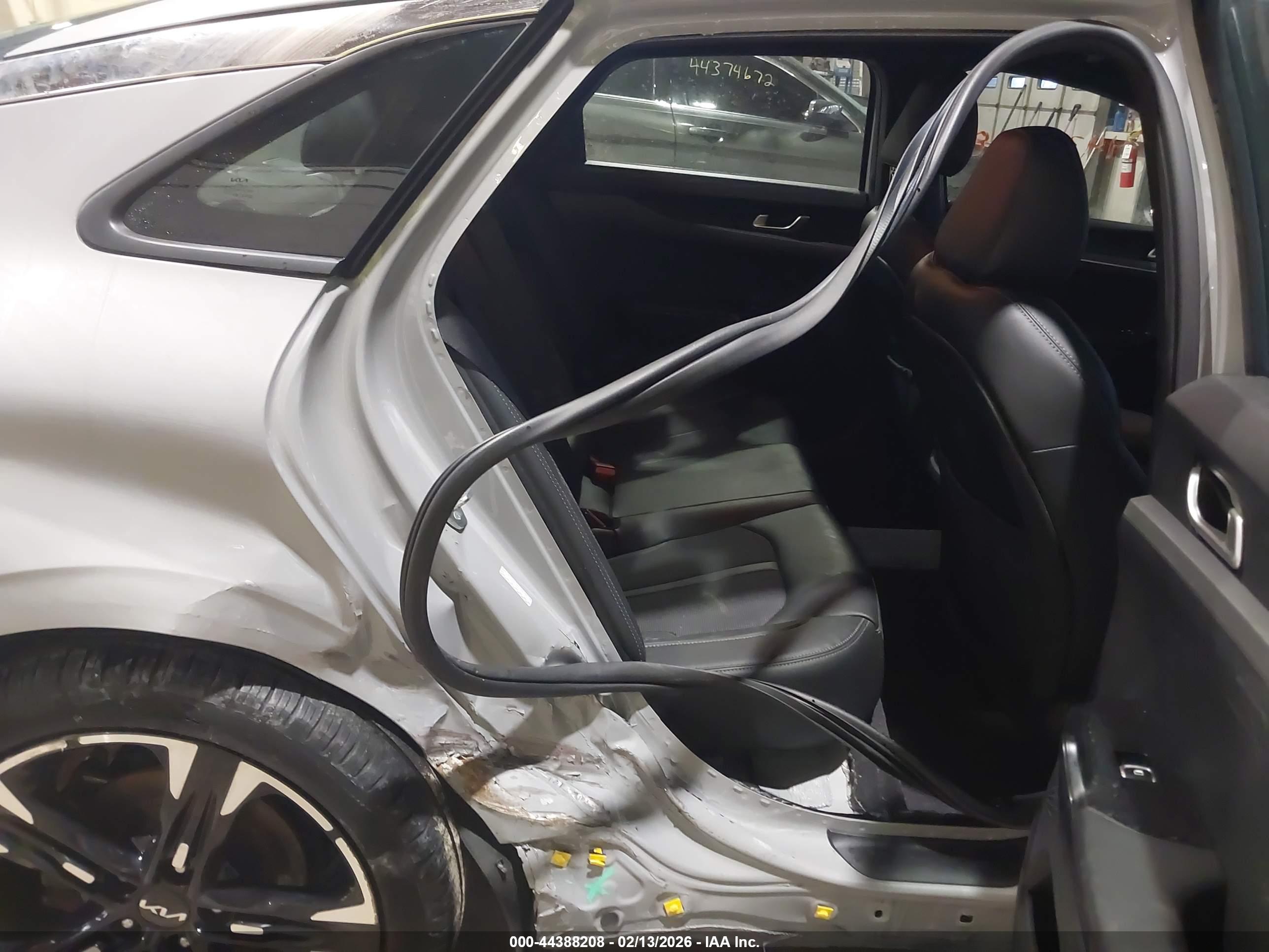 KIA K5 image 8