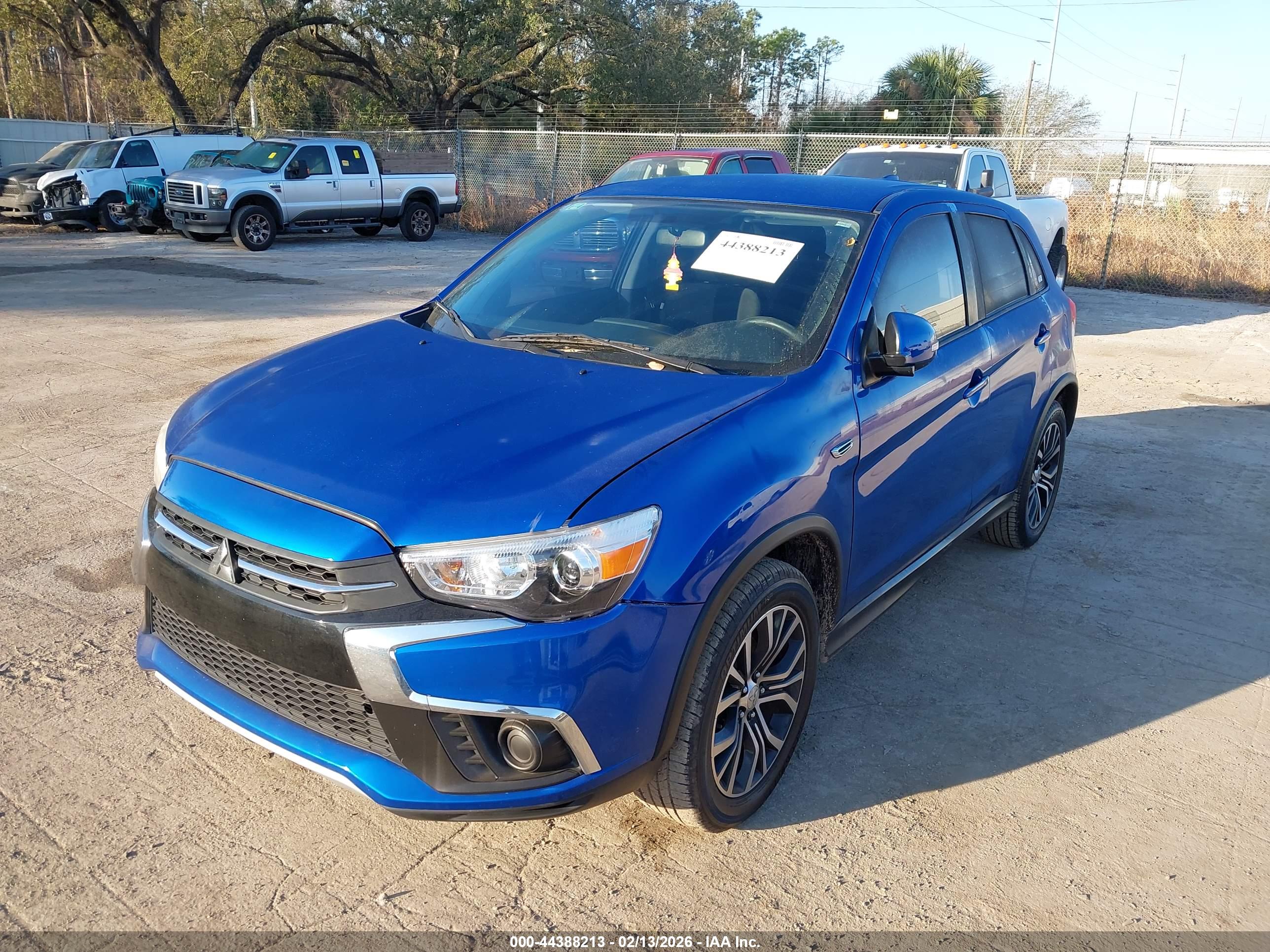 MITSUBISHI OUTLANDER image 2
