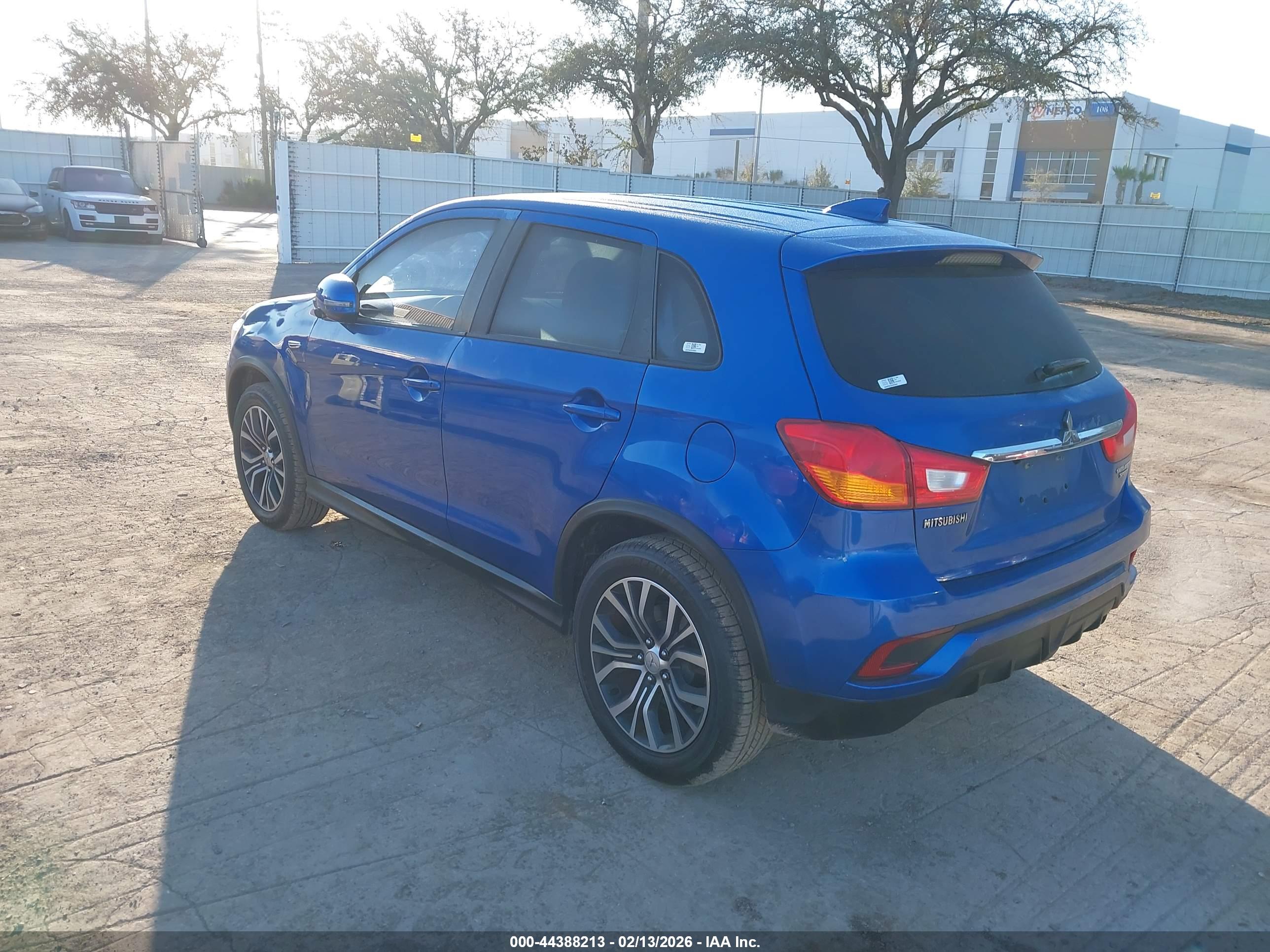 MITSUBISHI OUTLANDER image 3