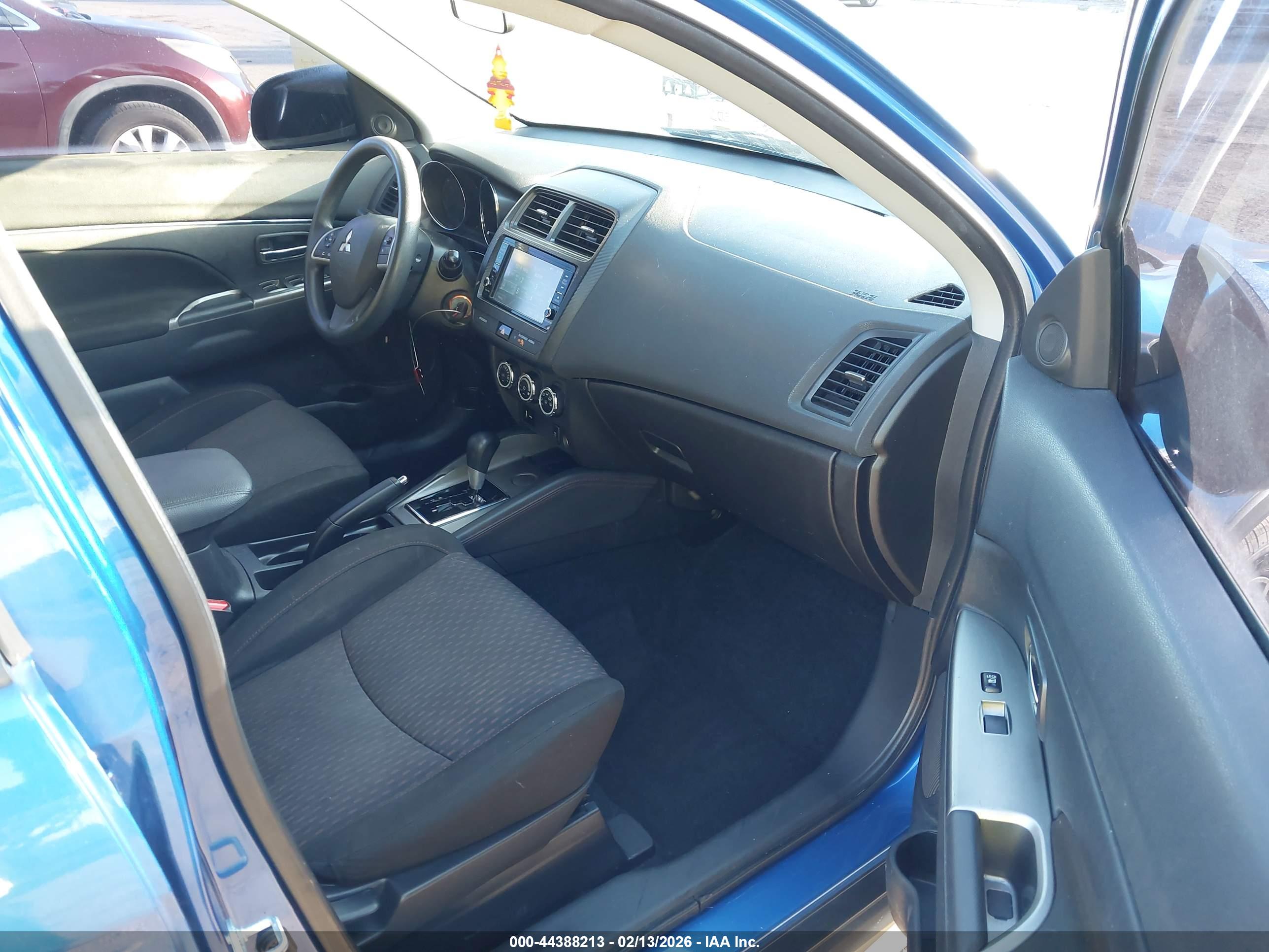 MITSUBISHI OUTLANDER image 5