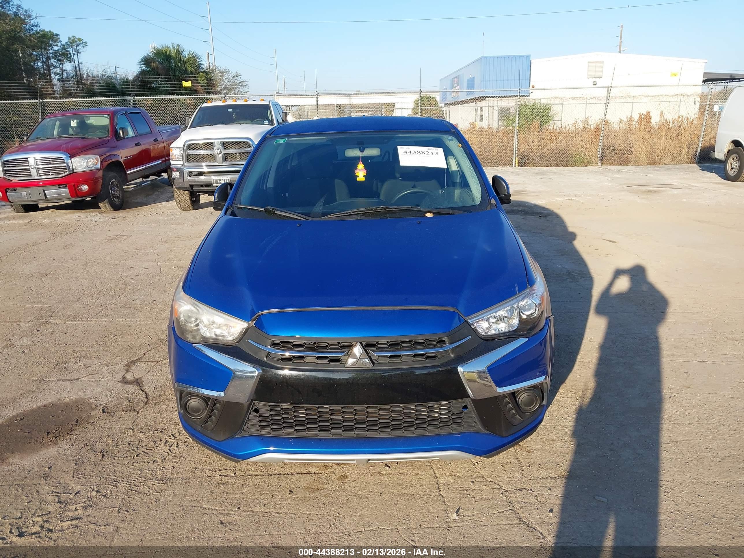MITSUBISHI OUTLANDER image 6