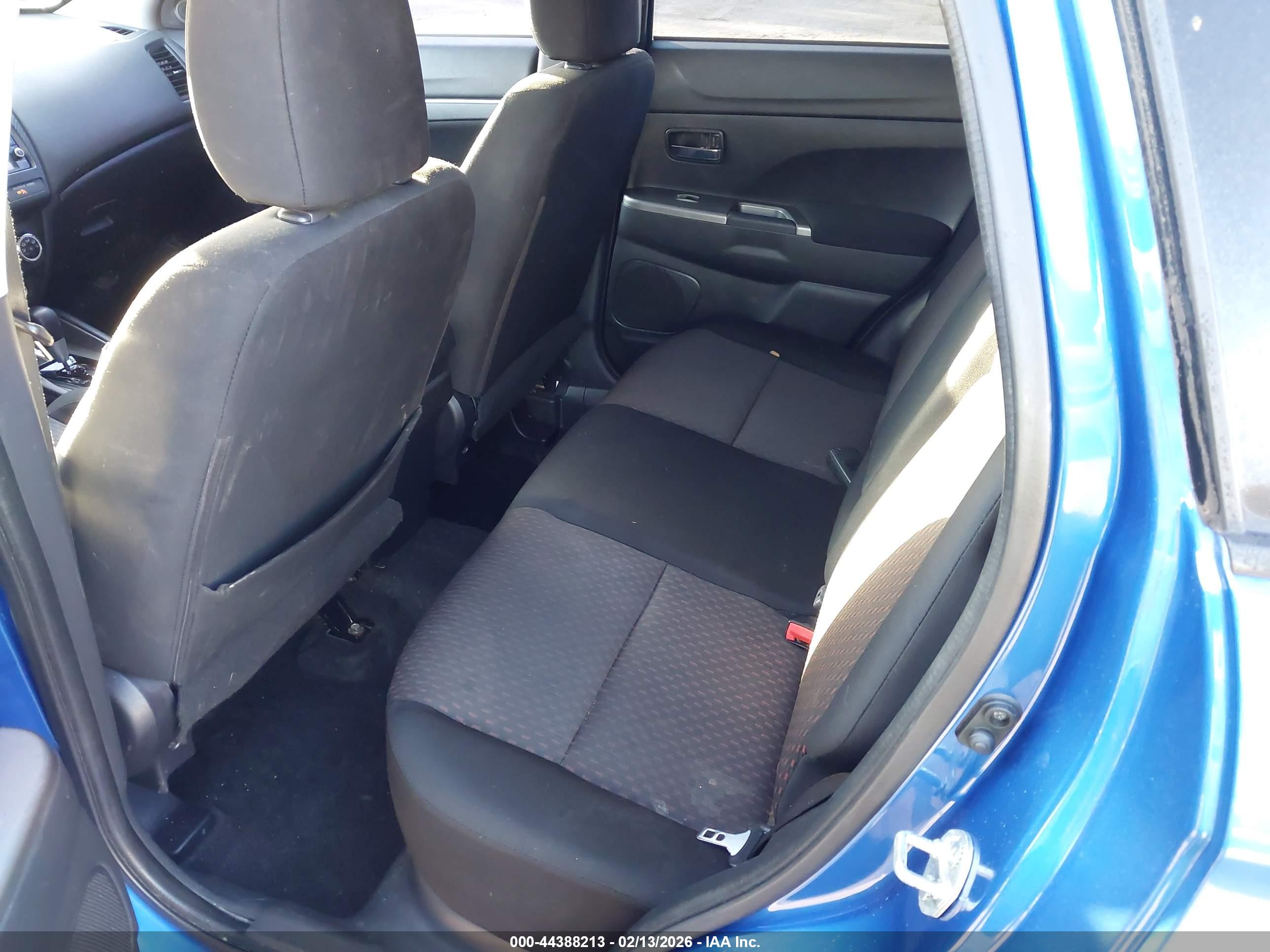MITSUBISHI OUTLANDER image 8