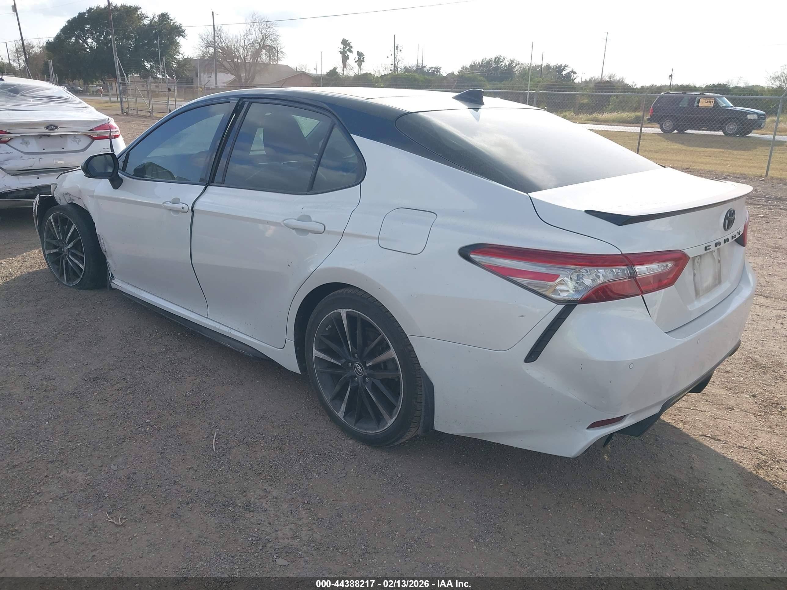TOYOTA CAMRY image 3