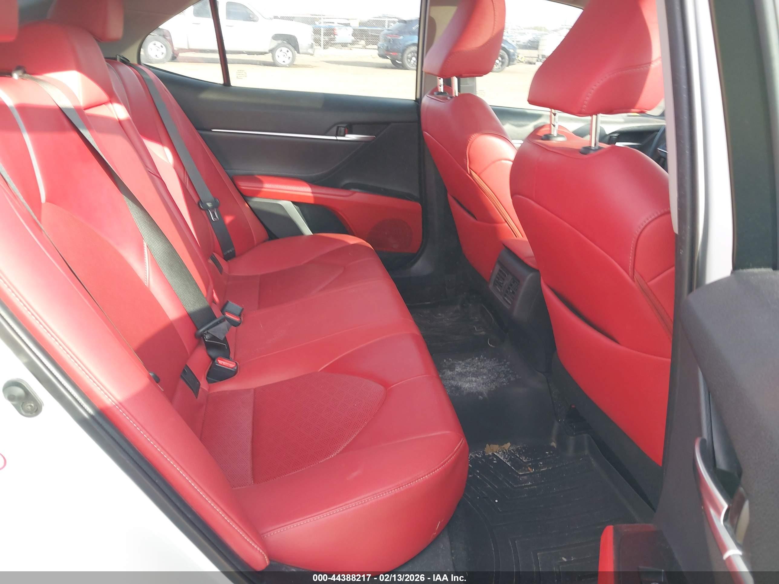 TOYOTA CAMRY image 8