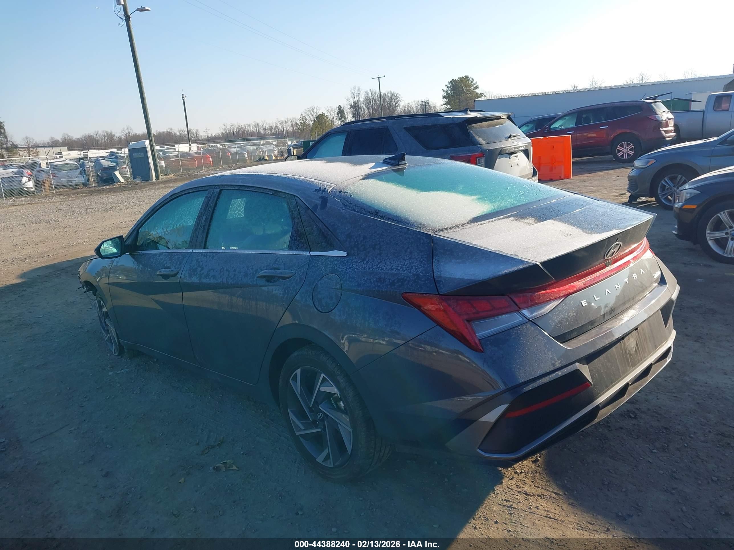 HYUNDAI ELANTRA image 3