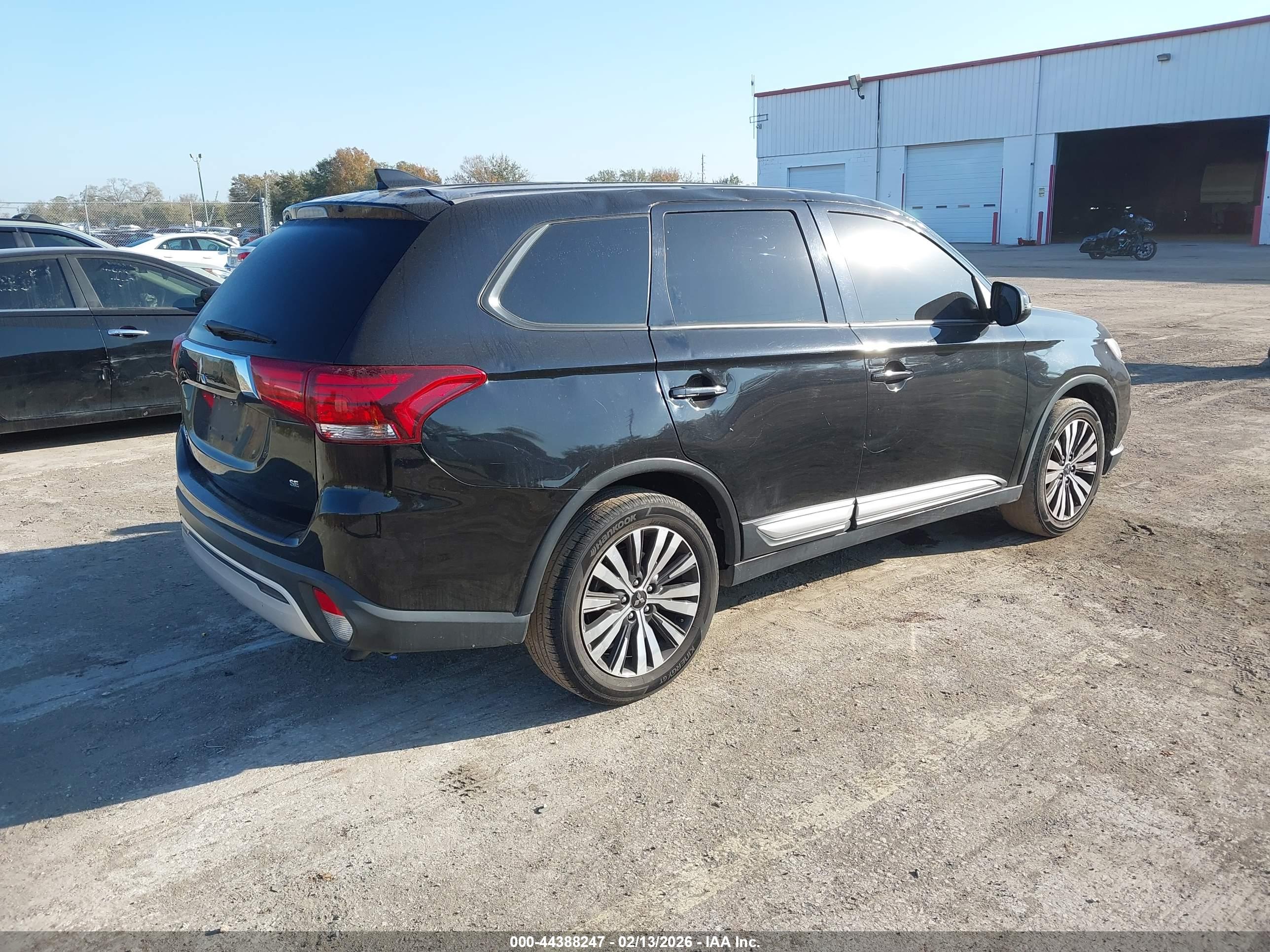 MITSUBISHI OUTLANDER image 4