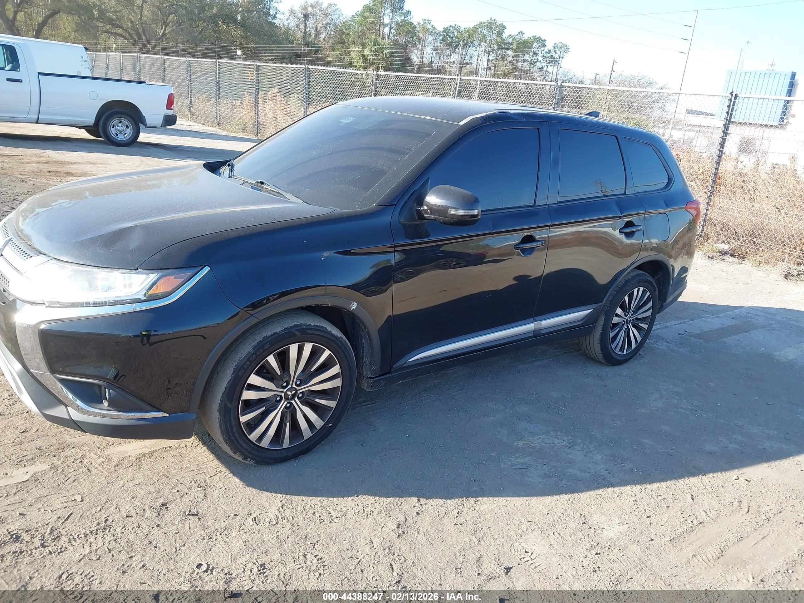 MITSUBISHI OUTLANDER image 6