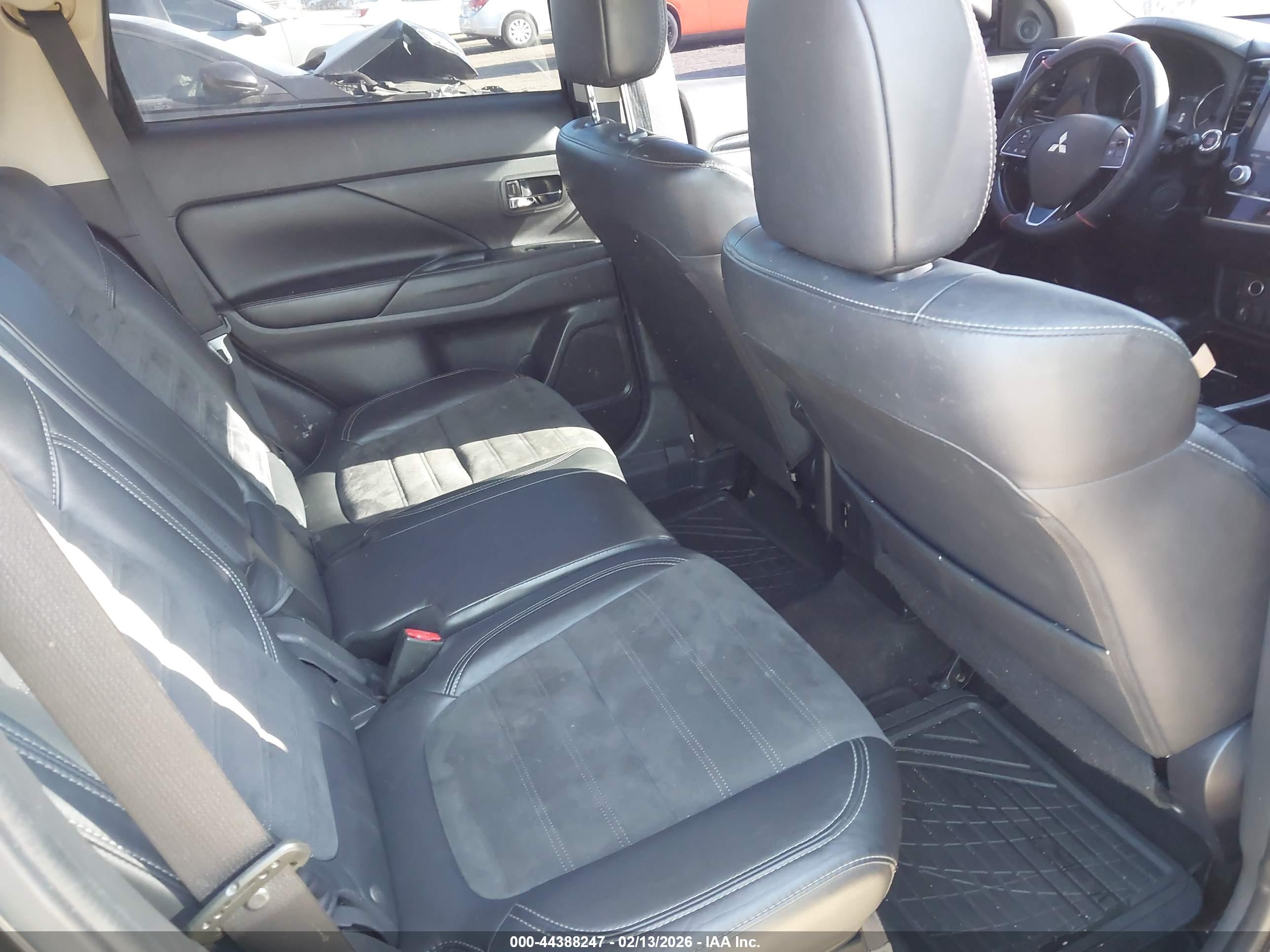 MITSUBISHI OUTLANDER image 8
