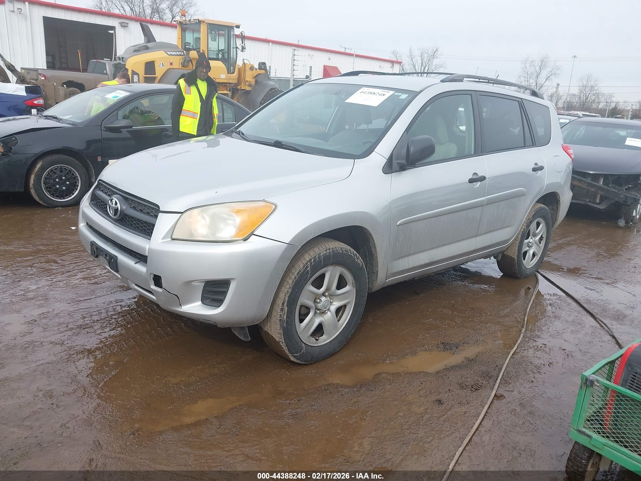 TOYOTA RAV4 image 2