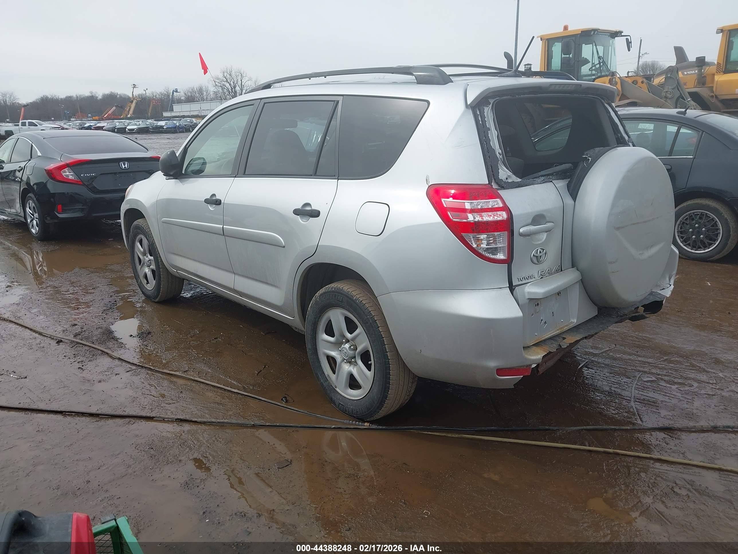 TOYOTA RAV4 image 3