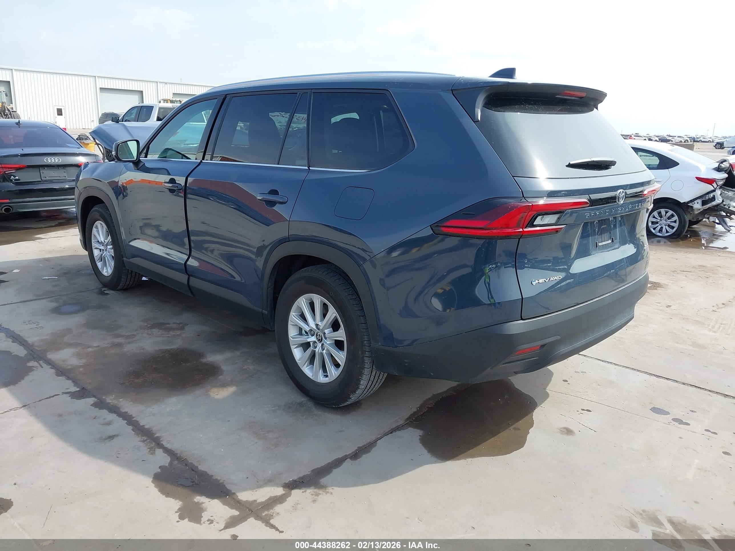 TOYOTA GRAND image 3