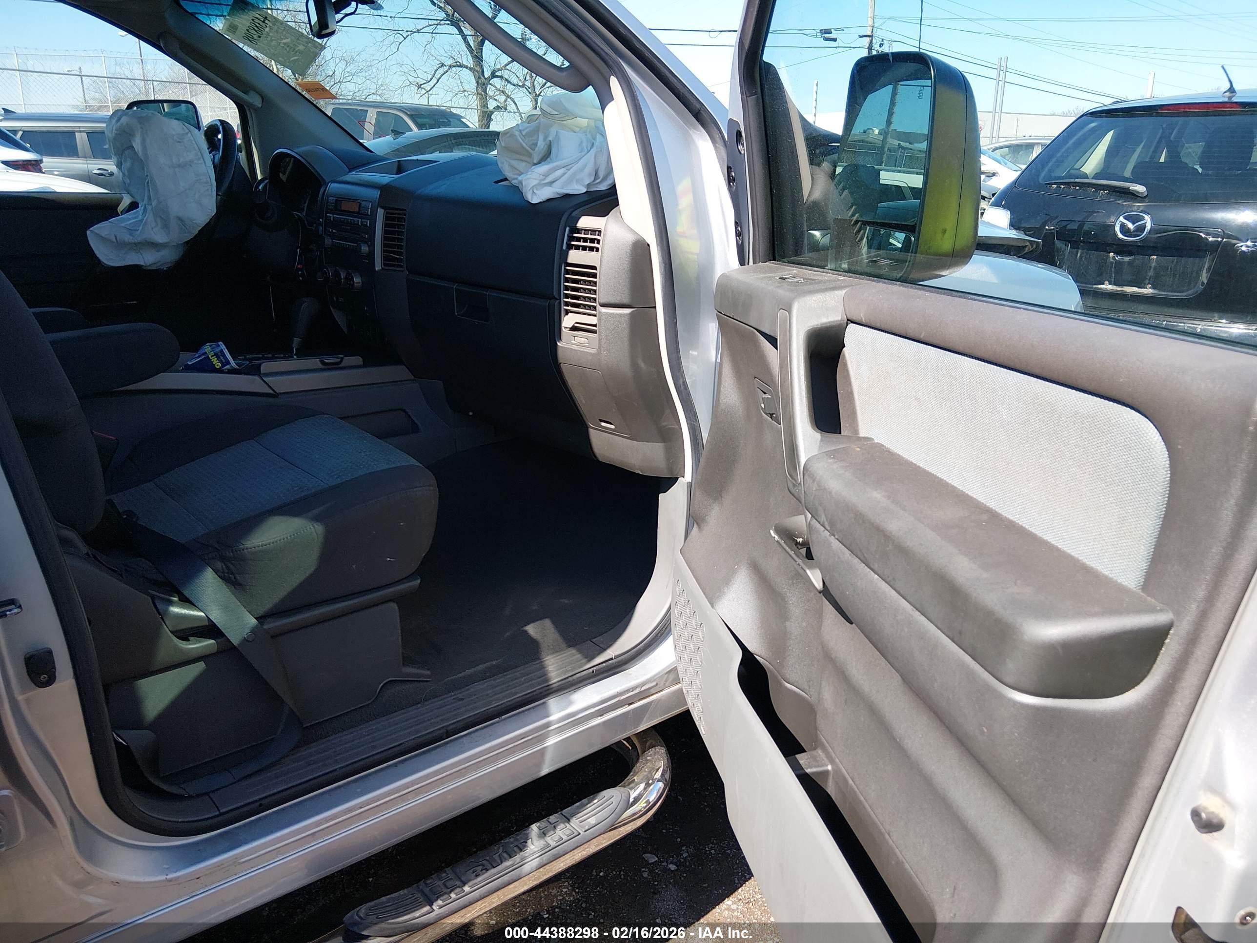NISSAN TITAN image 5