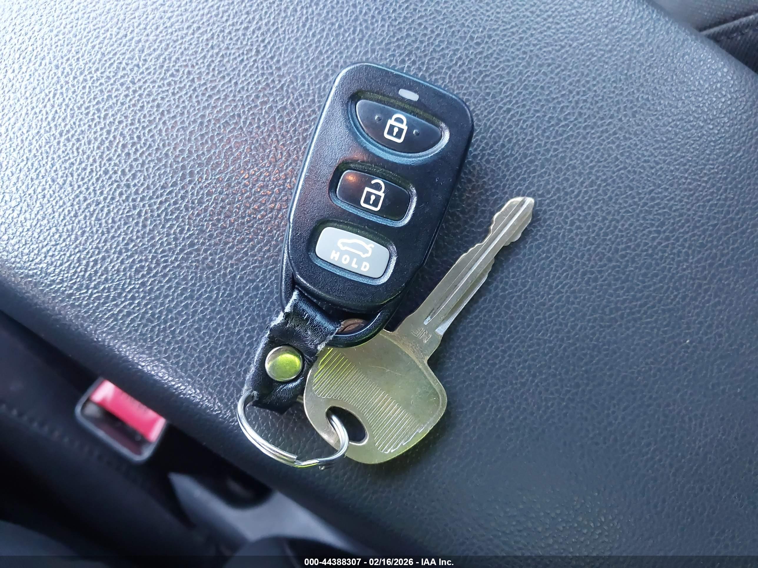 HYUNDAI ELANTRA image 11