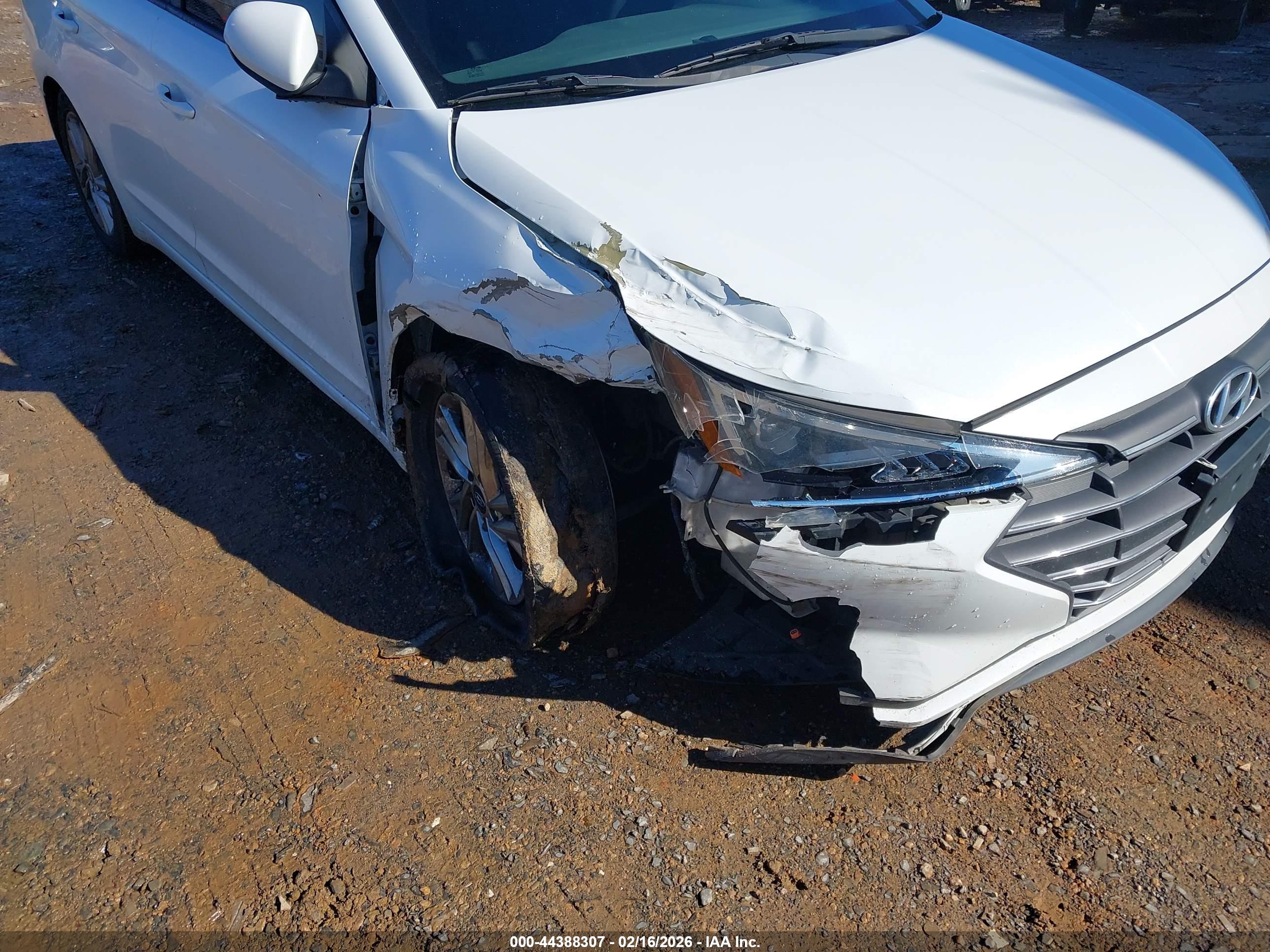 HYUNDAI ELANTRA image 6