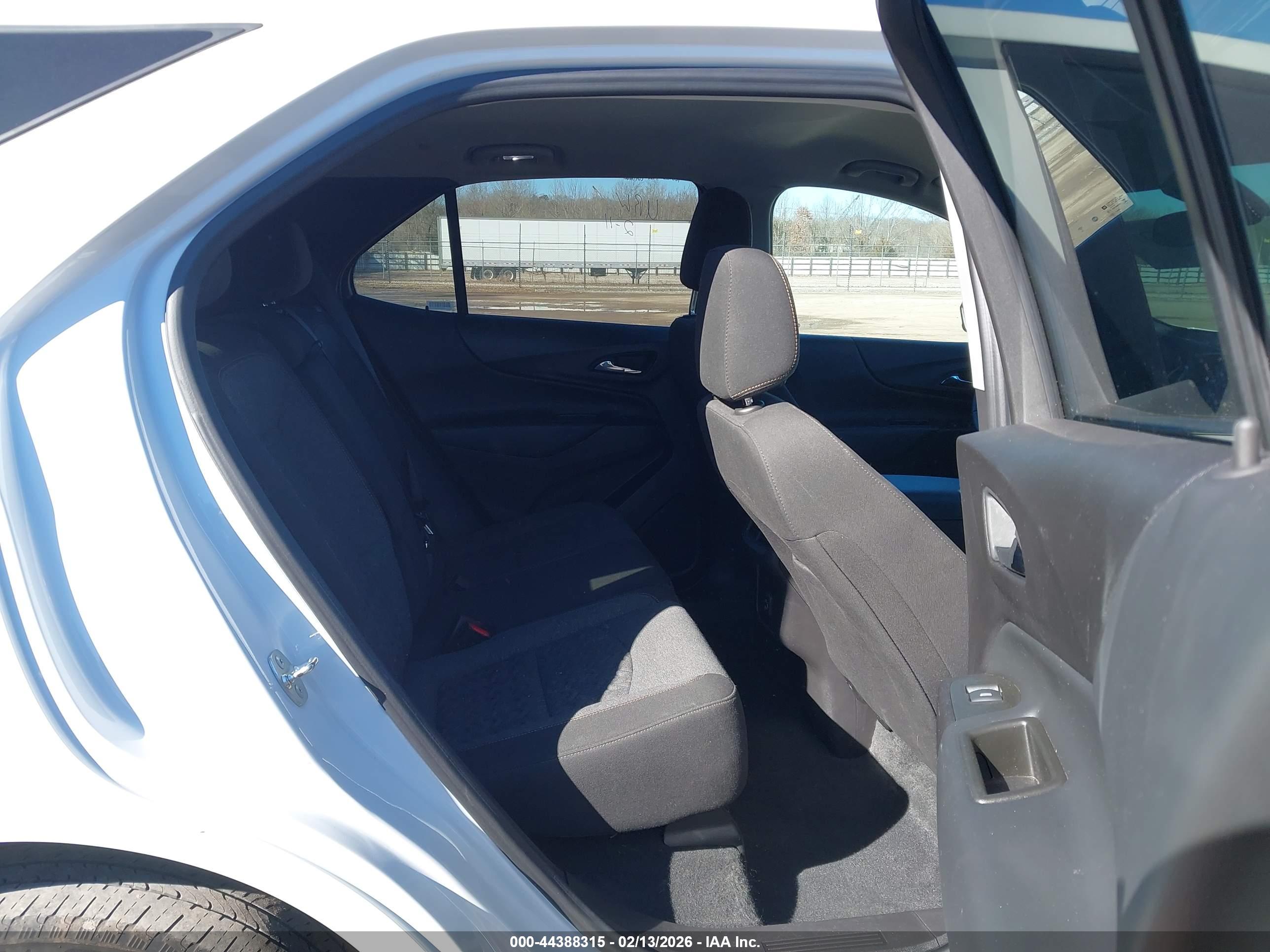 CHEVROLET EQUINOX image 8
