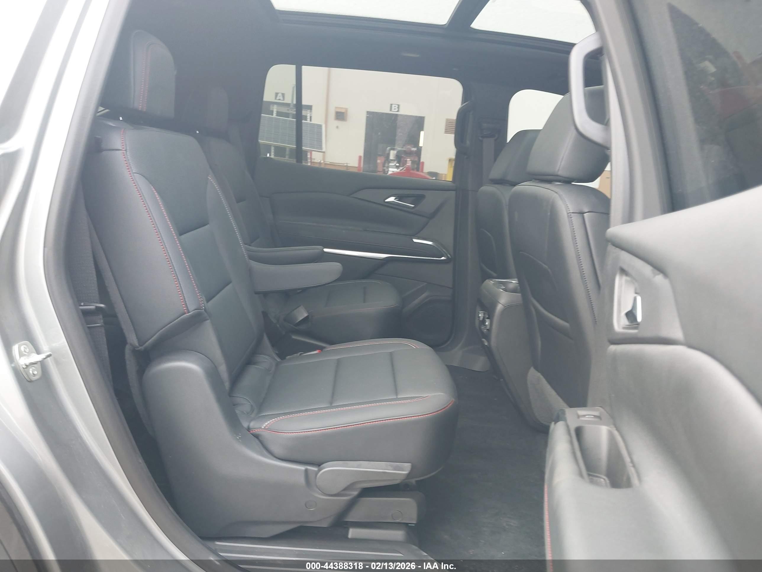 CHEVROLET TRAVERSE image 8