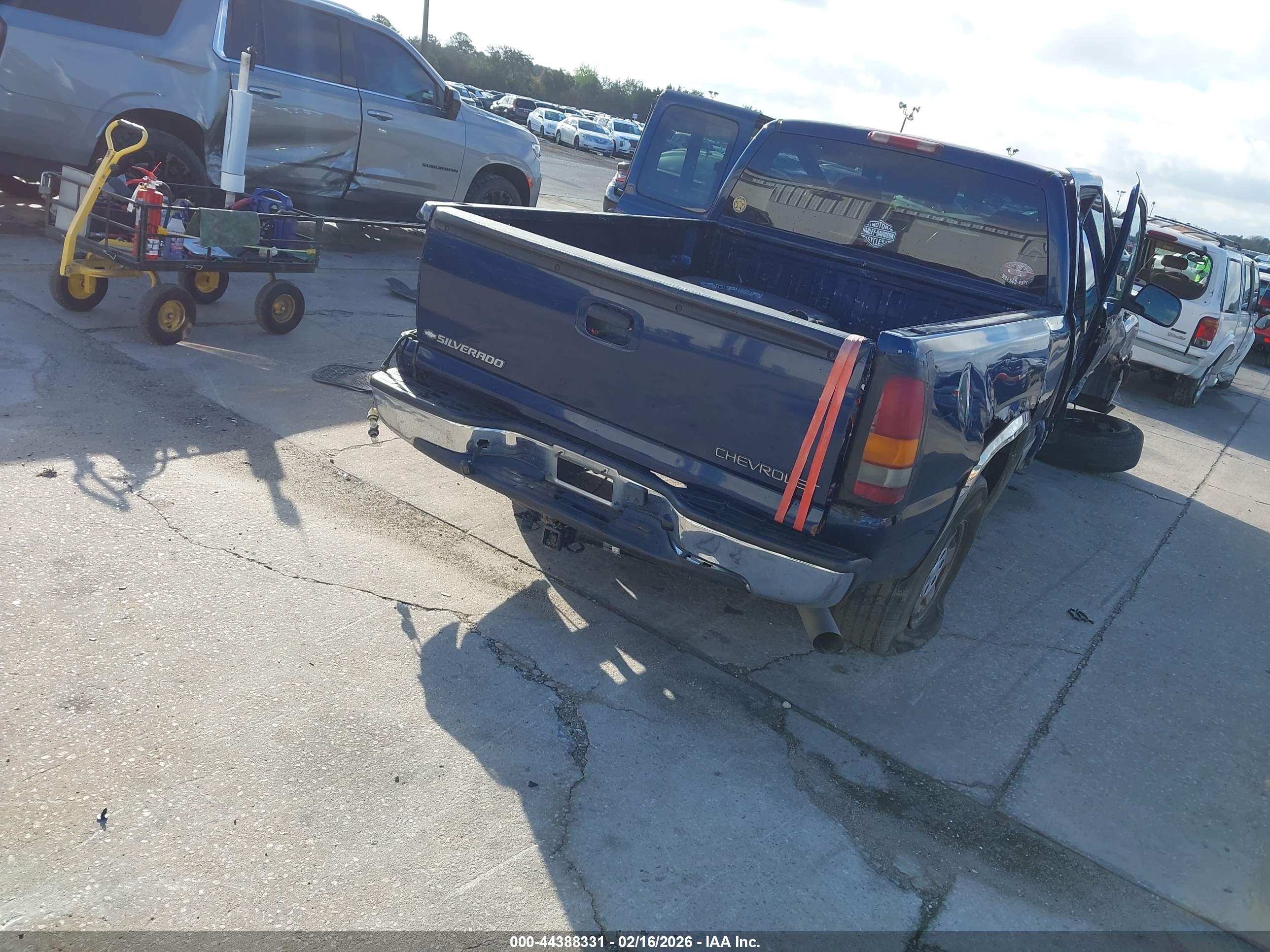 CHEVROLET SILVERADO image 4